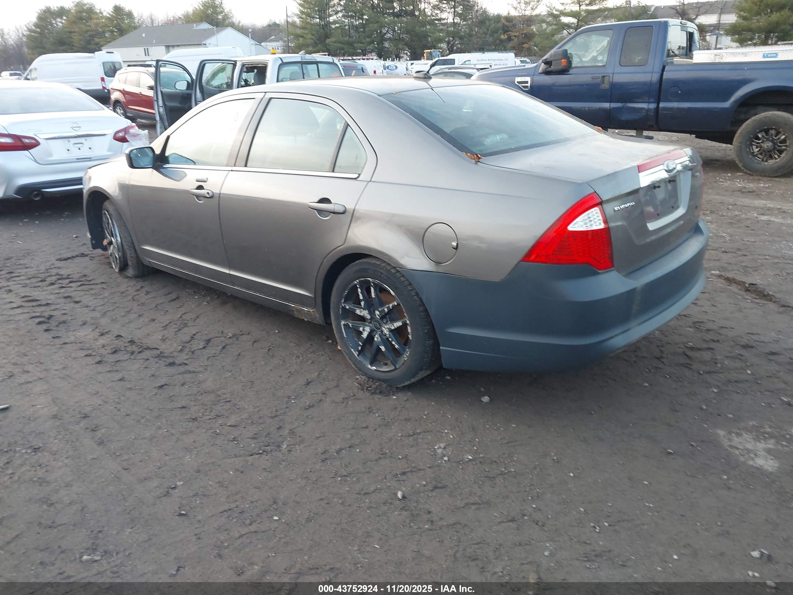FORD FUSION image 3