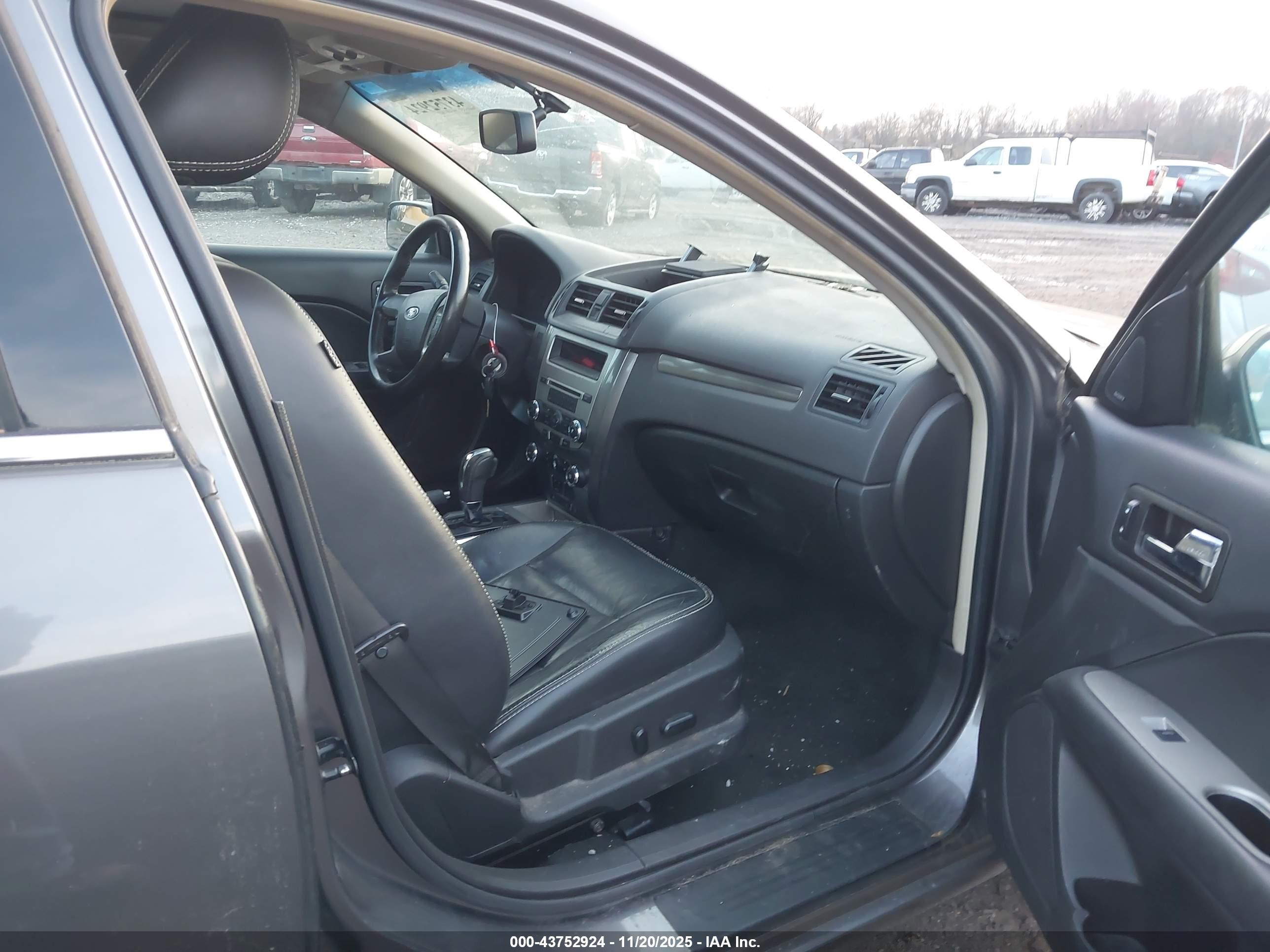 FORD FUSION image 5