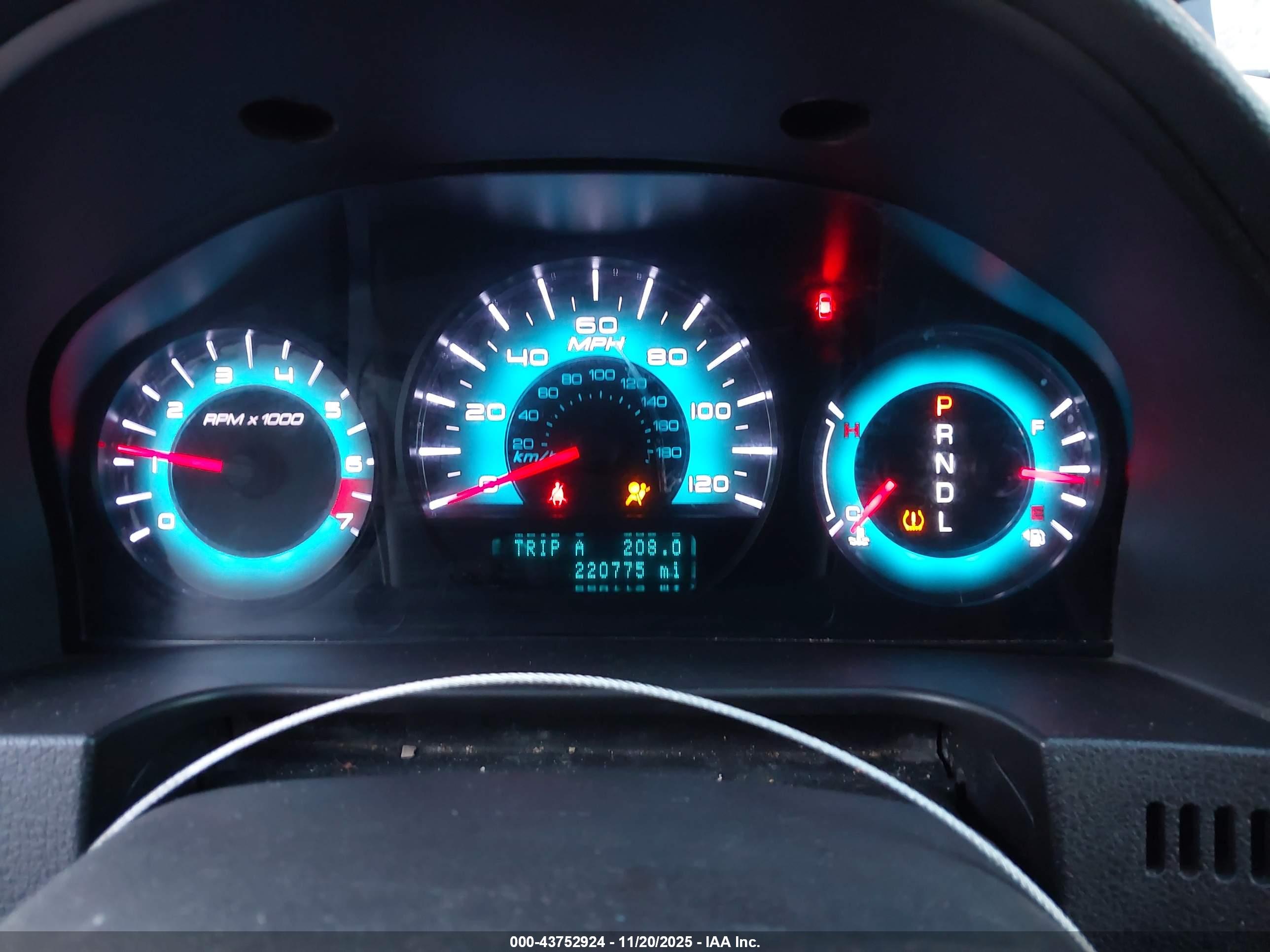 FORD FUSION image 7