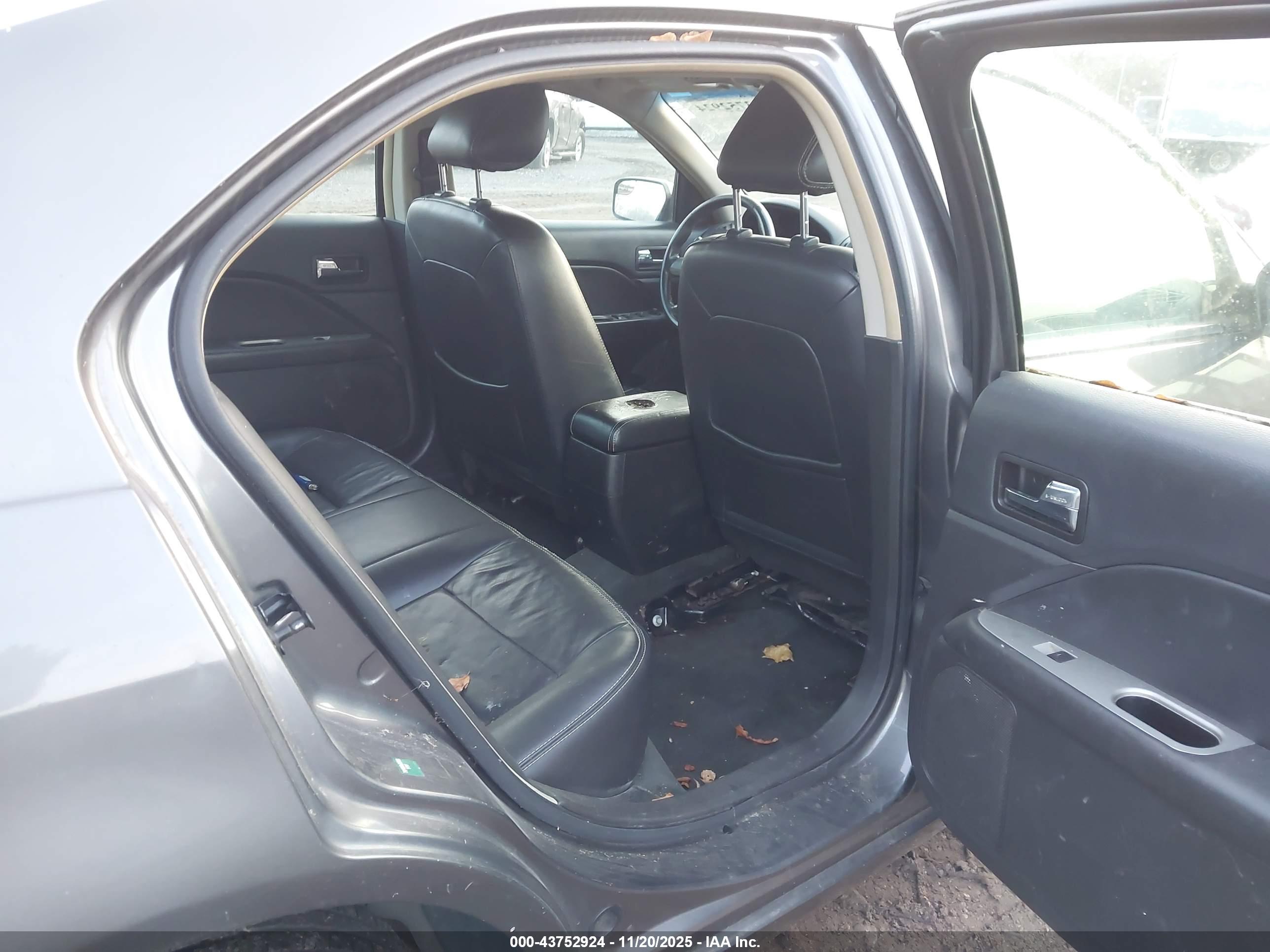 FORD FUSION image 8
