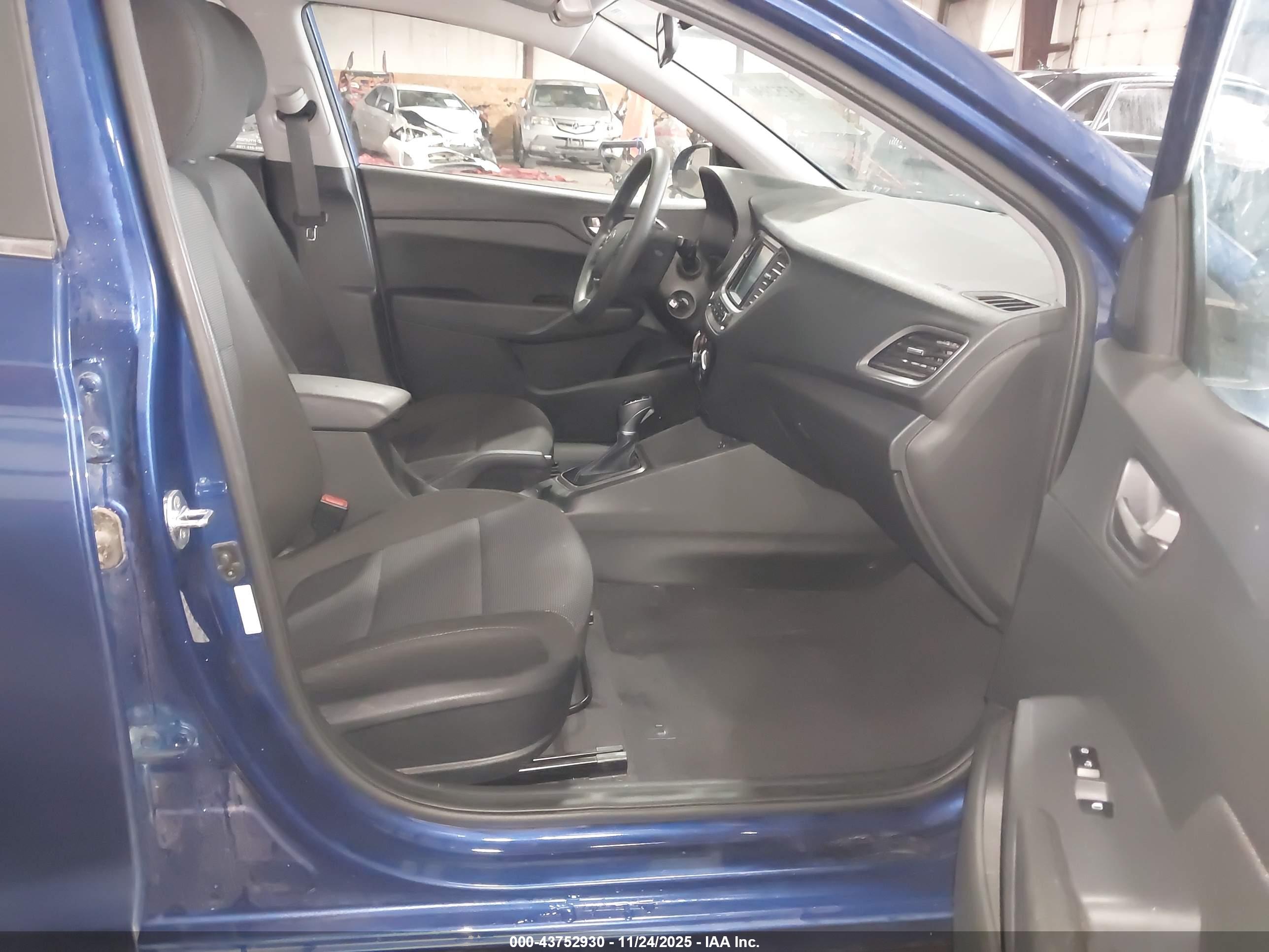 HYUNDAI ACCENT image 5