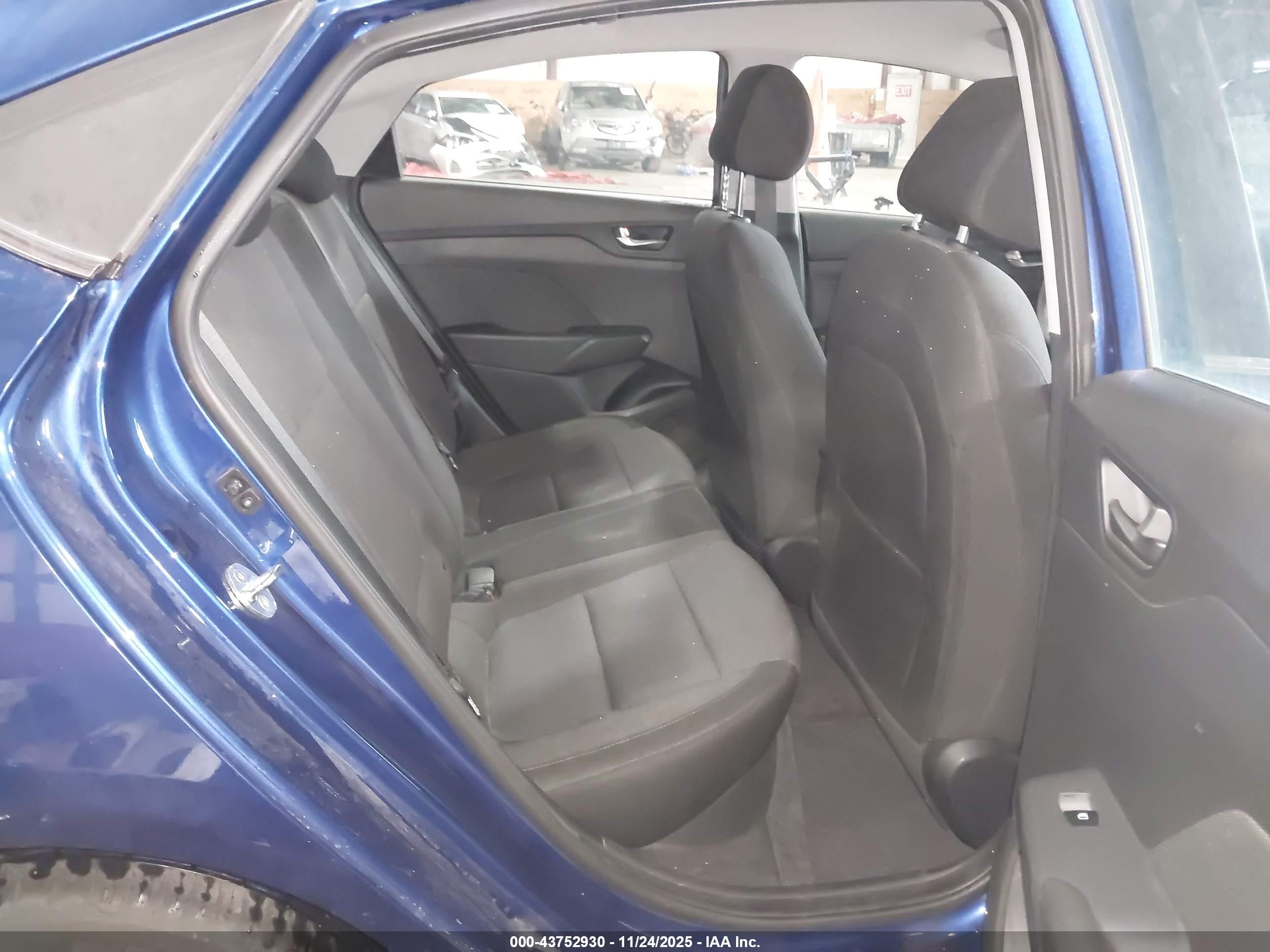 HYUNDAI ACCENT image 8