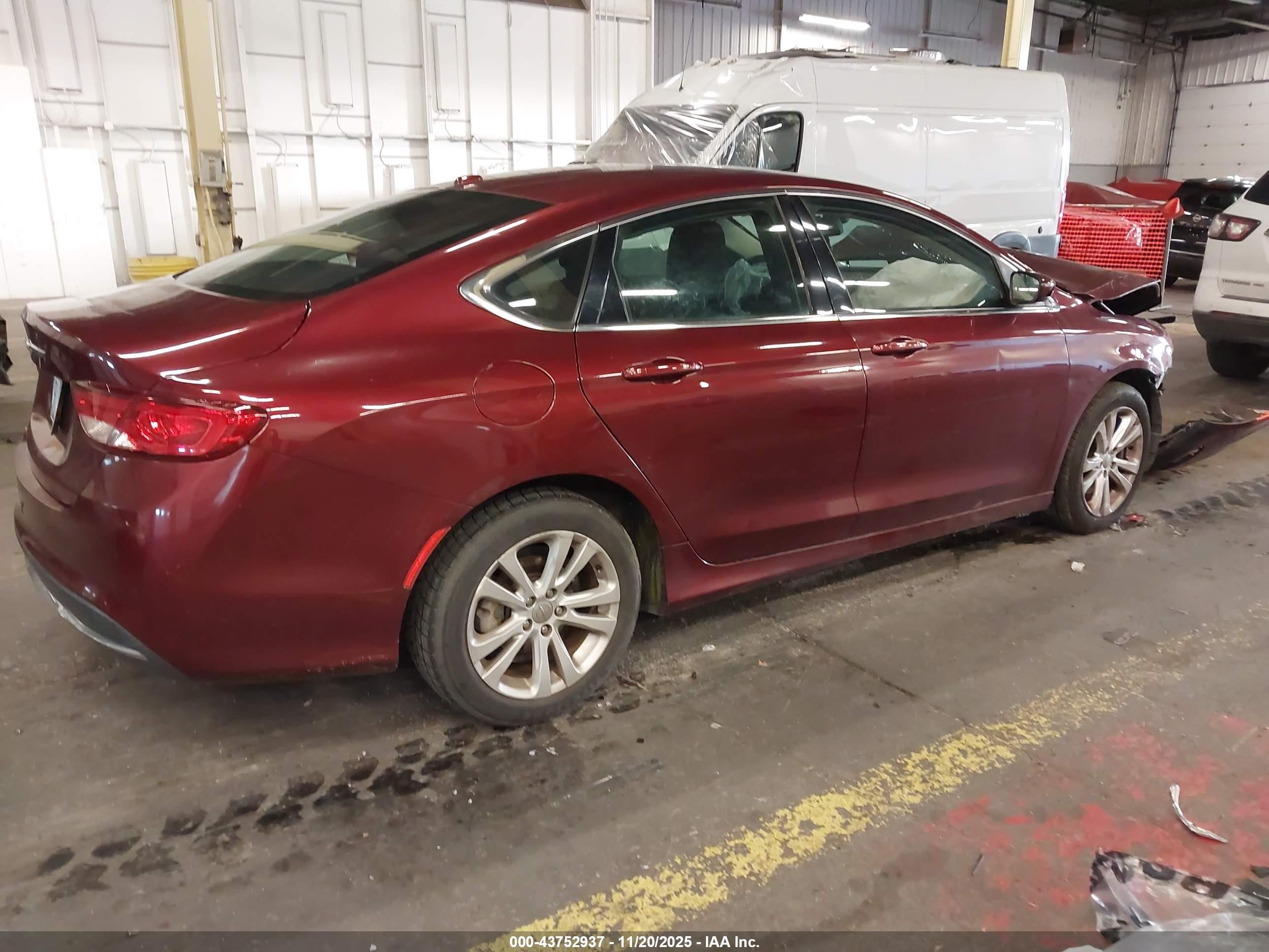 CHRYSLER 200 image 4