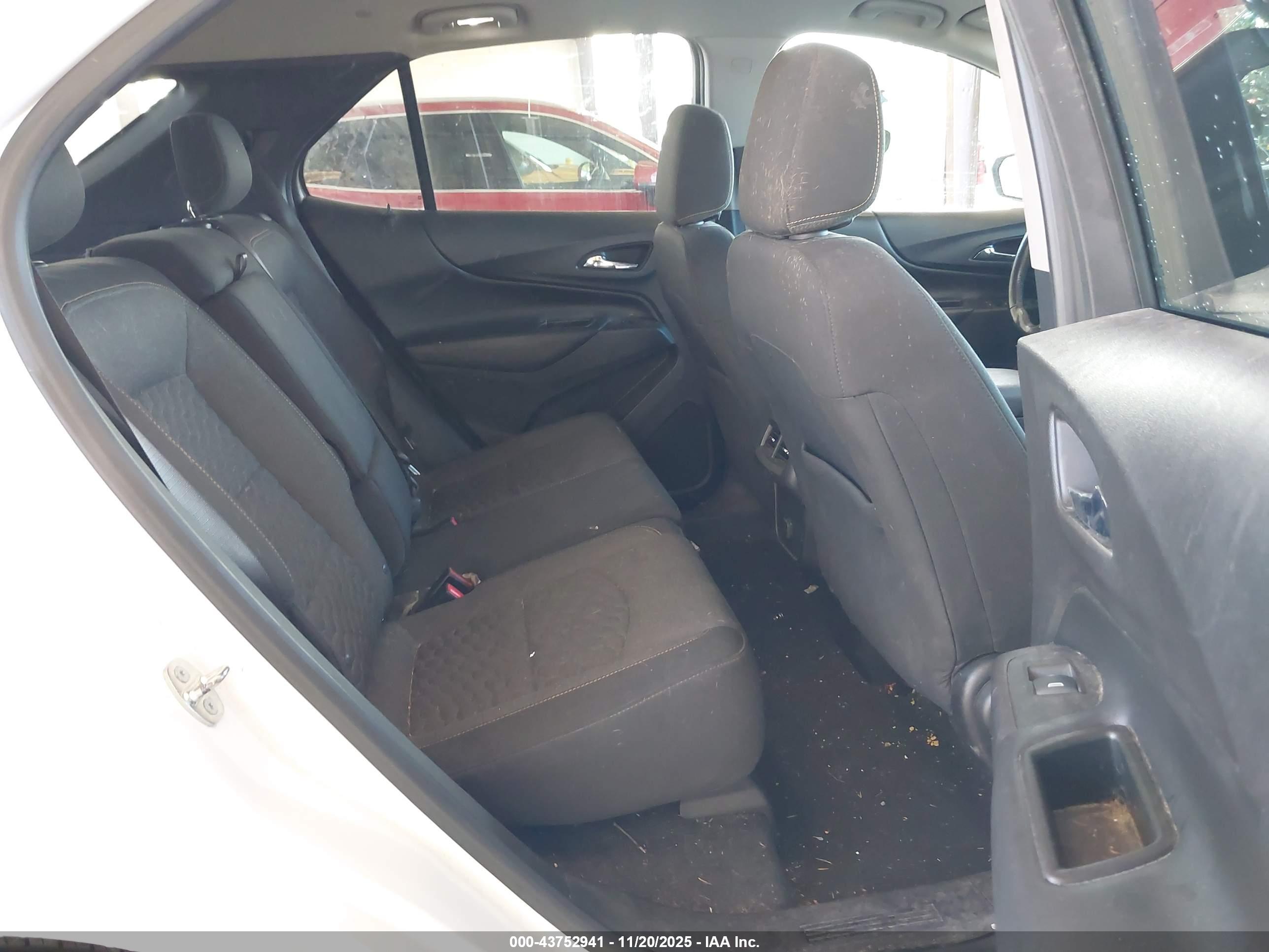 CHEVROLET EQUINOX image 8