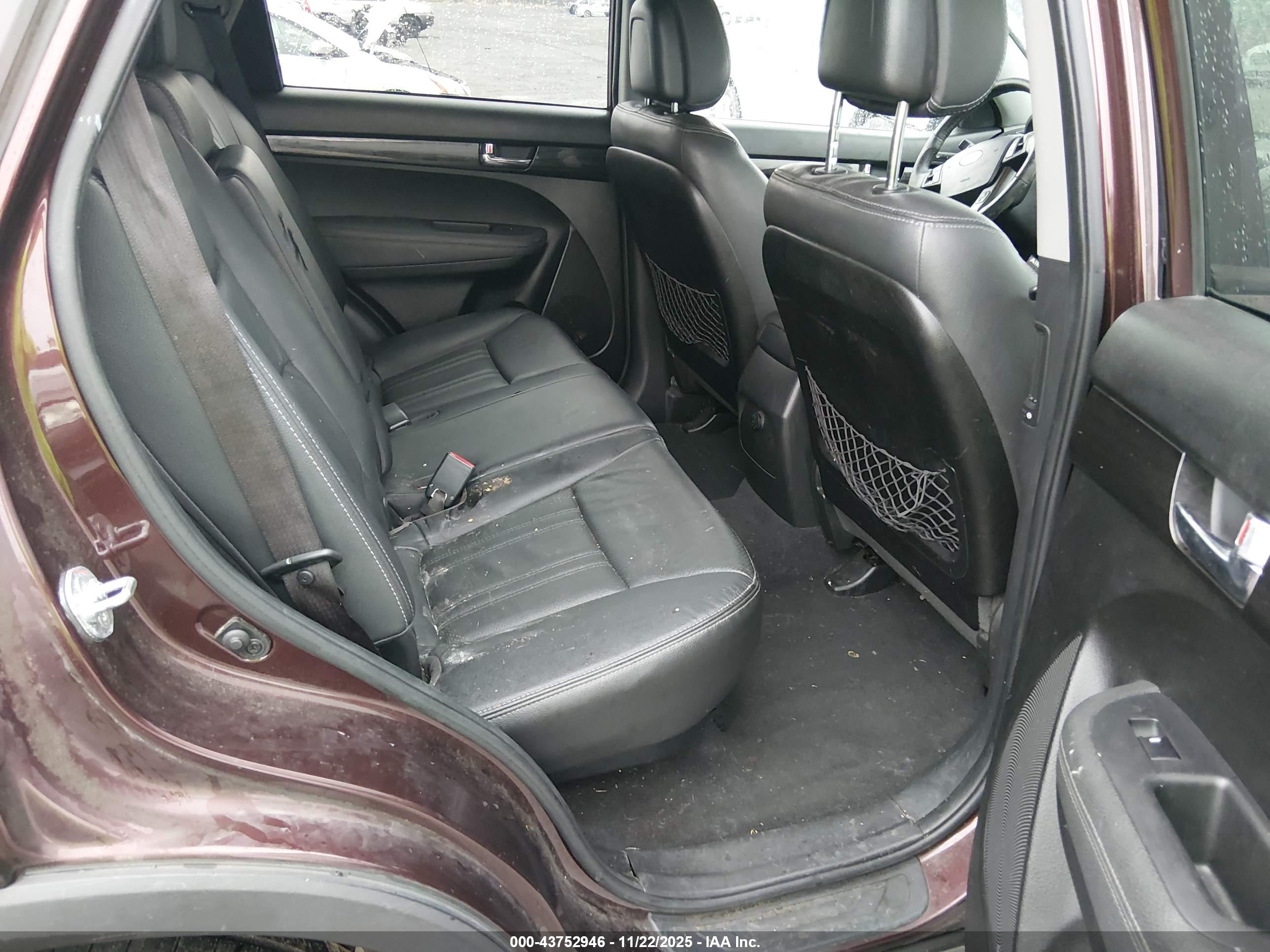 KIA SORENTO image 8