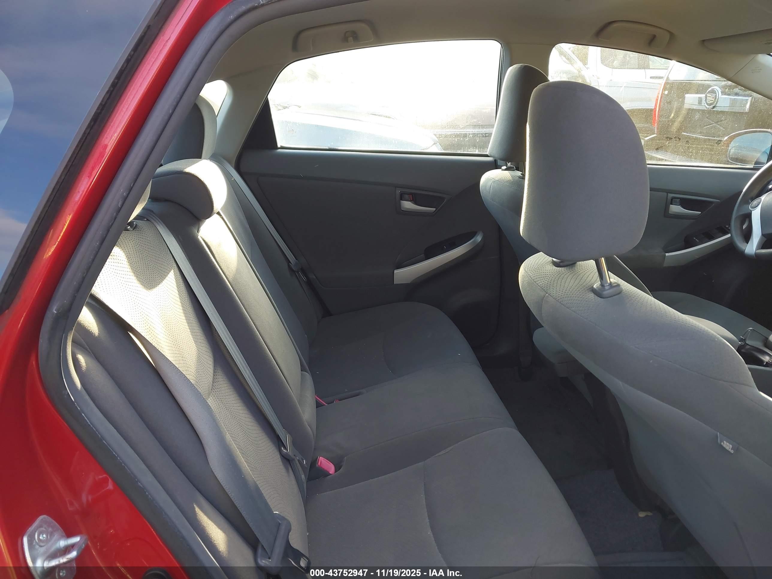 TOYOTA PRIUS image 8