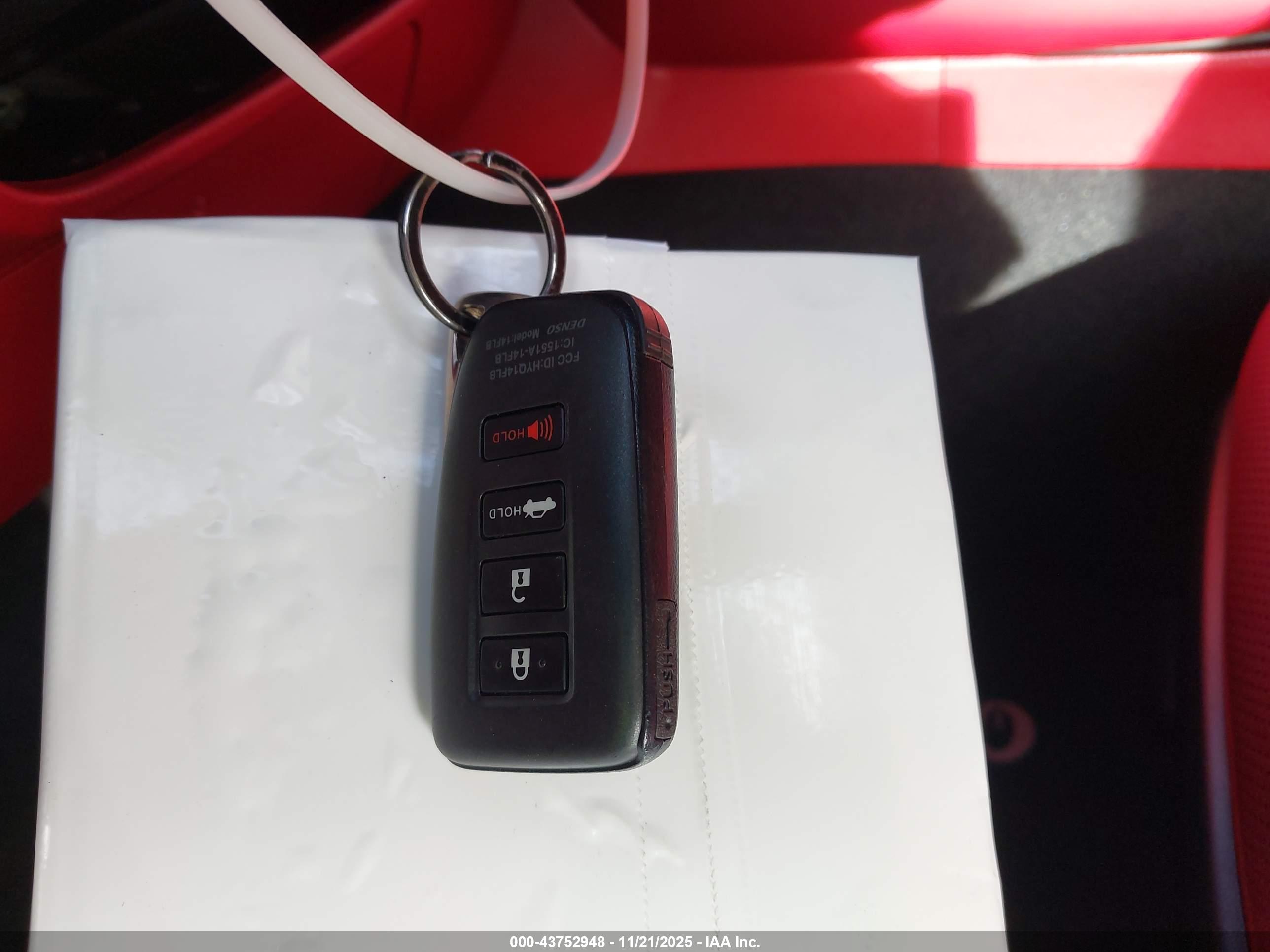 LEXUS IS image 11