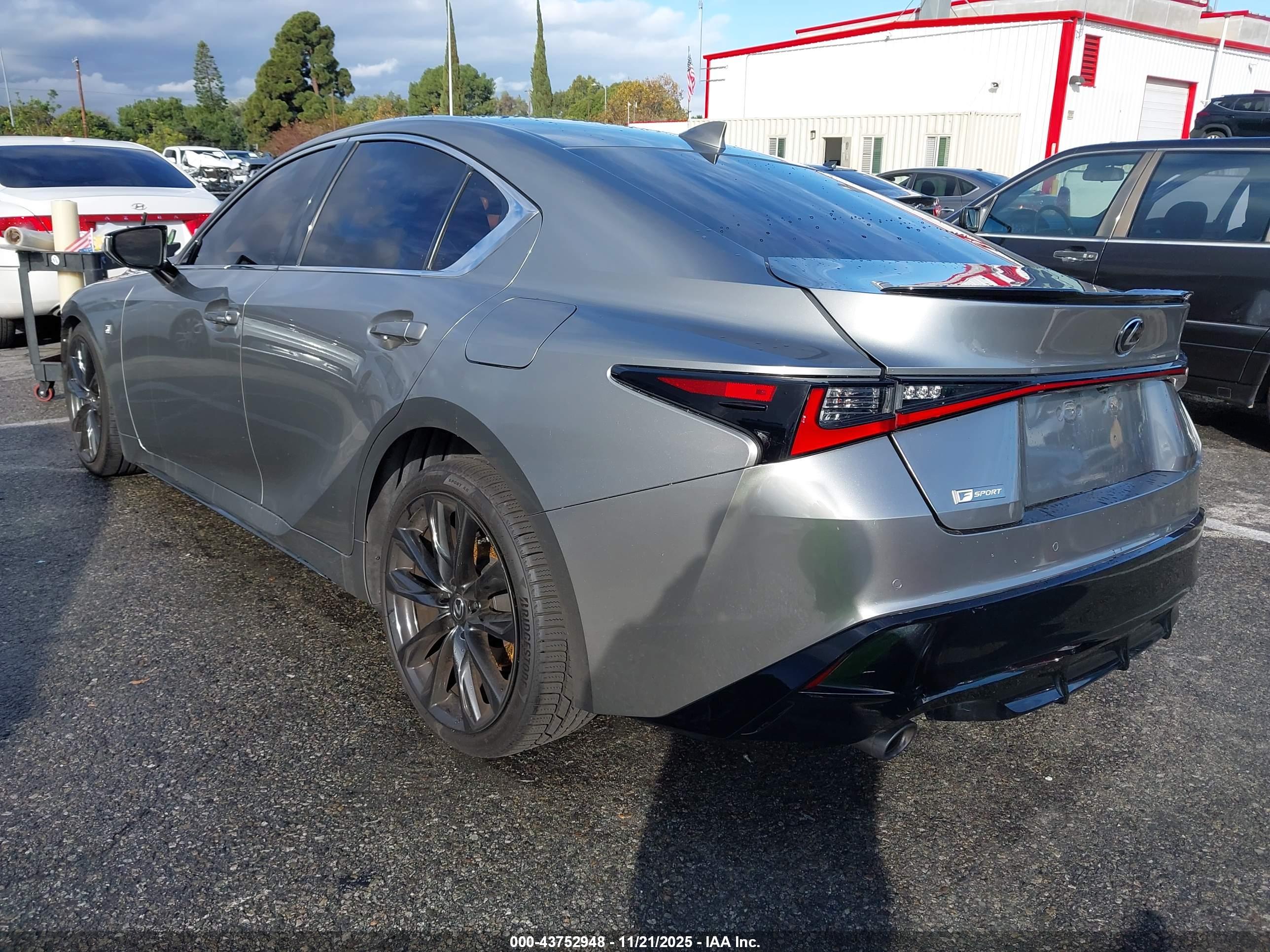 LEXUS IS image 3