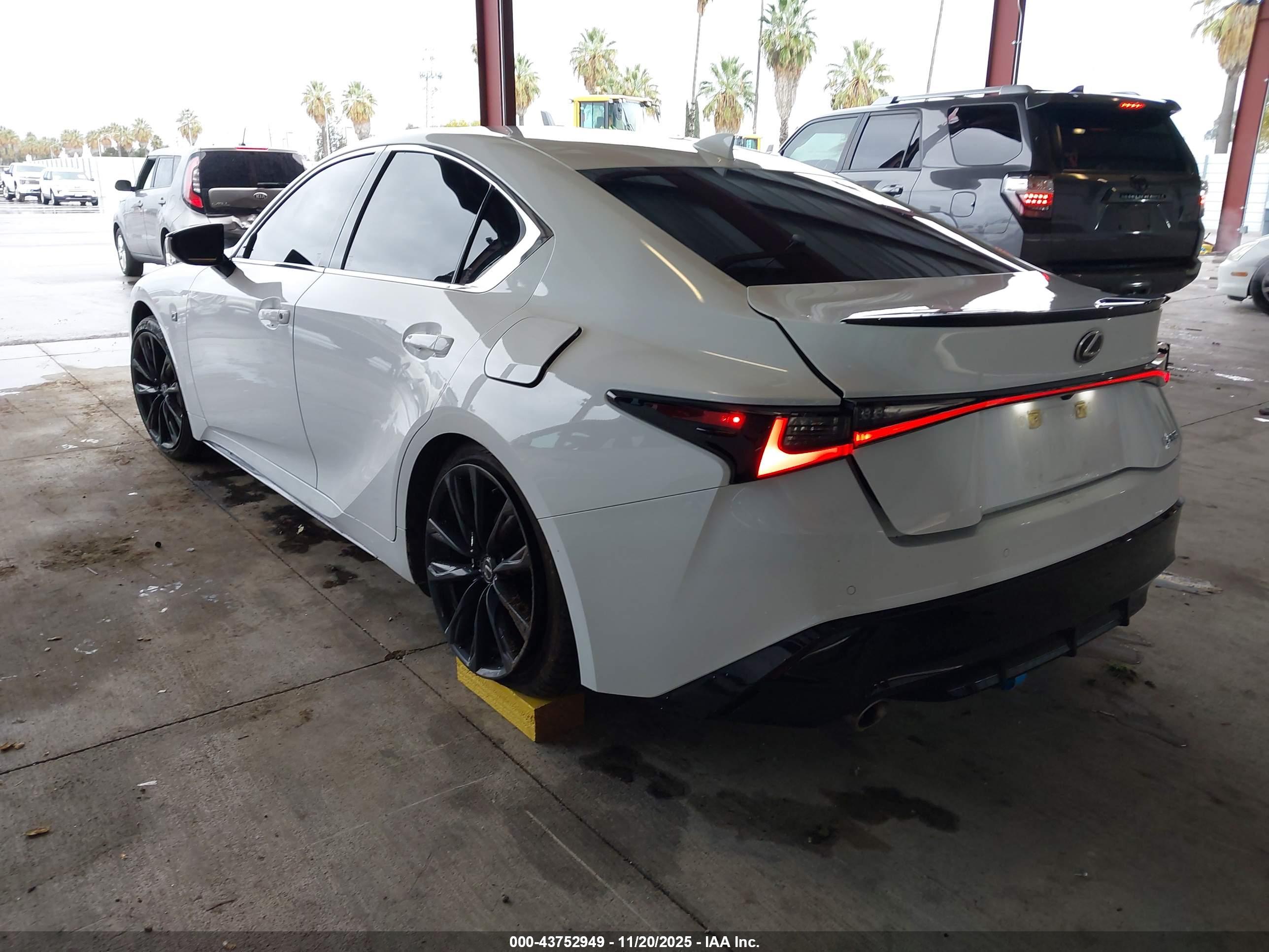 LEXUS IS image 3