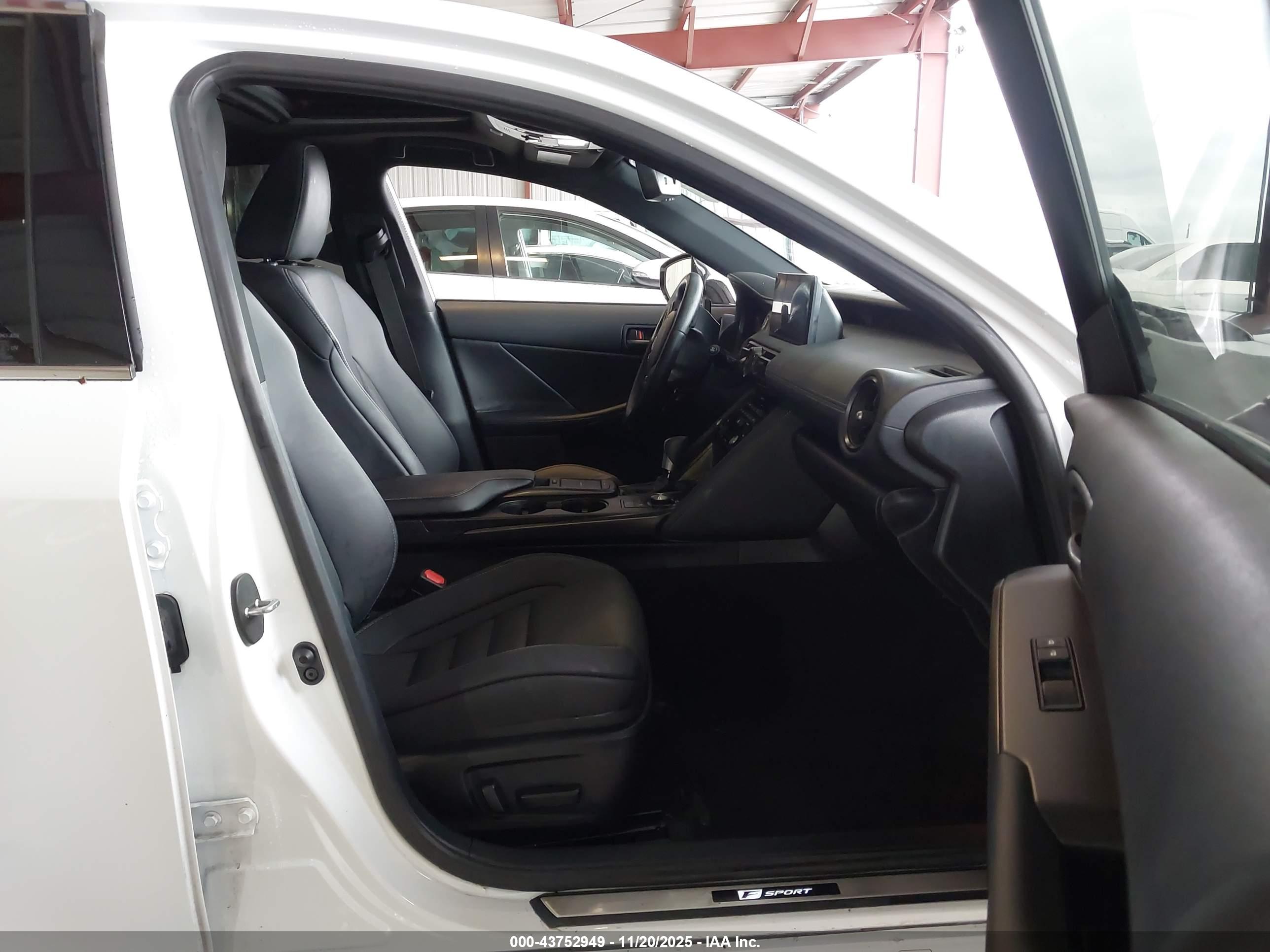 LEXUS IS image 5