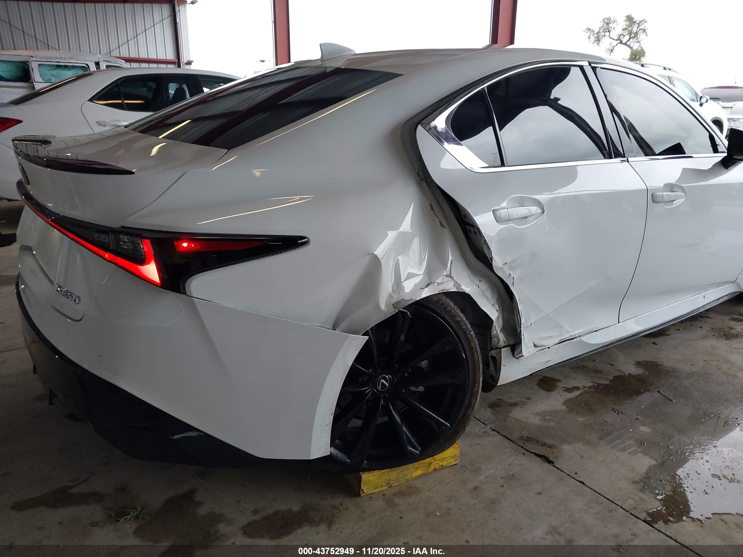 LEXUS IS image 6