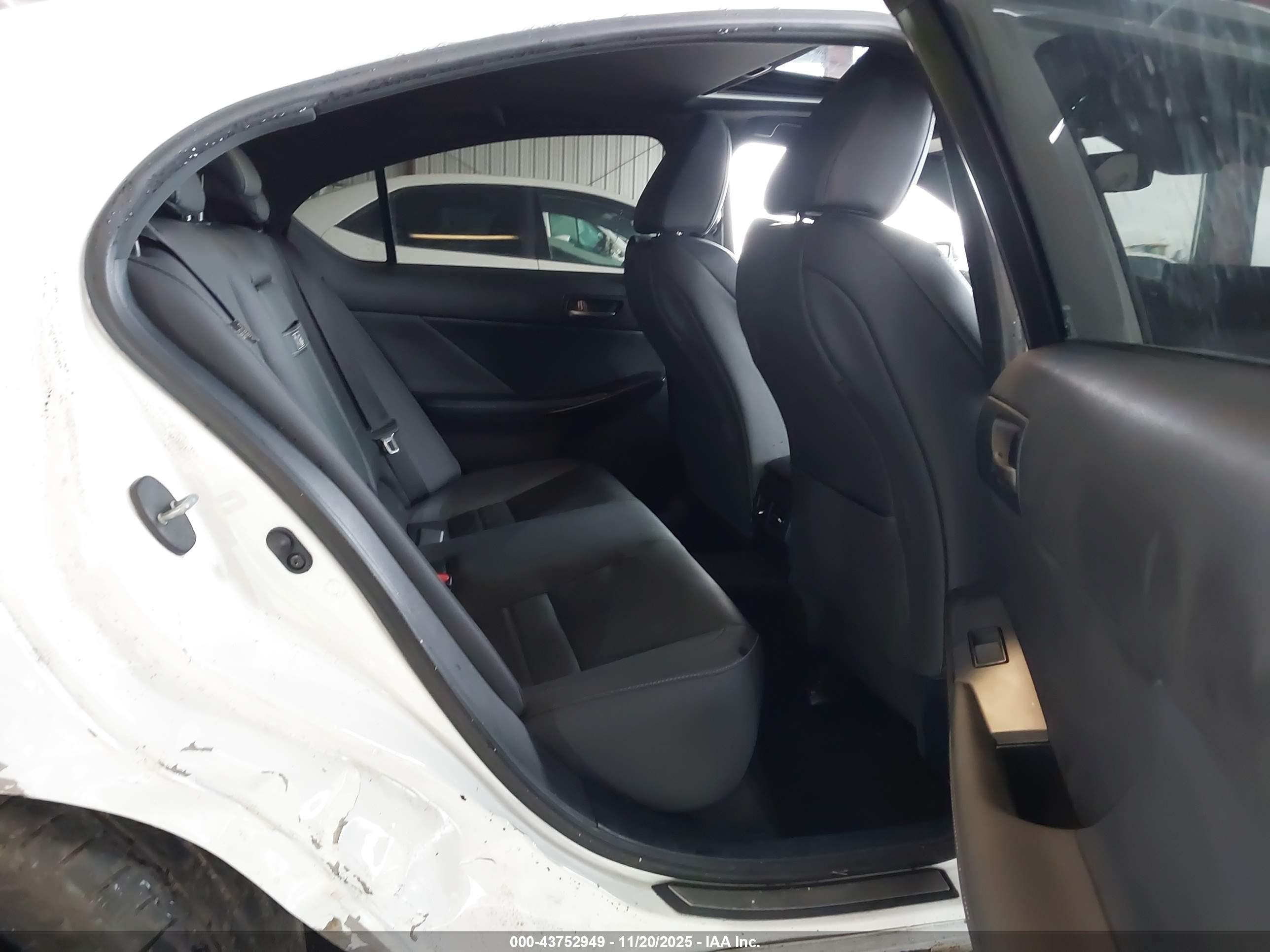 LEXUS IS image 8