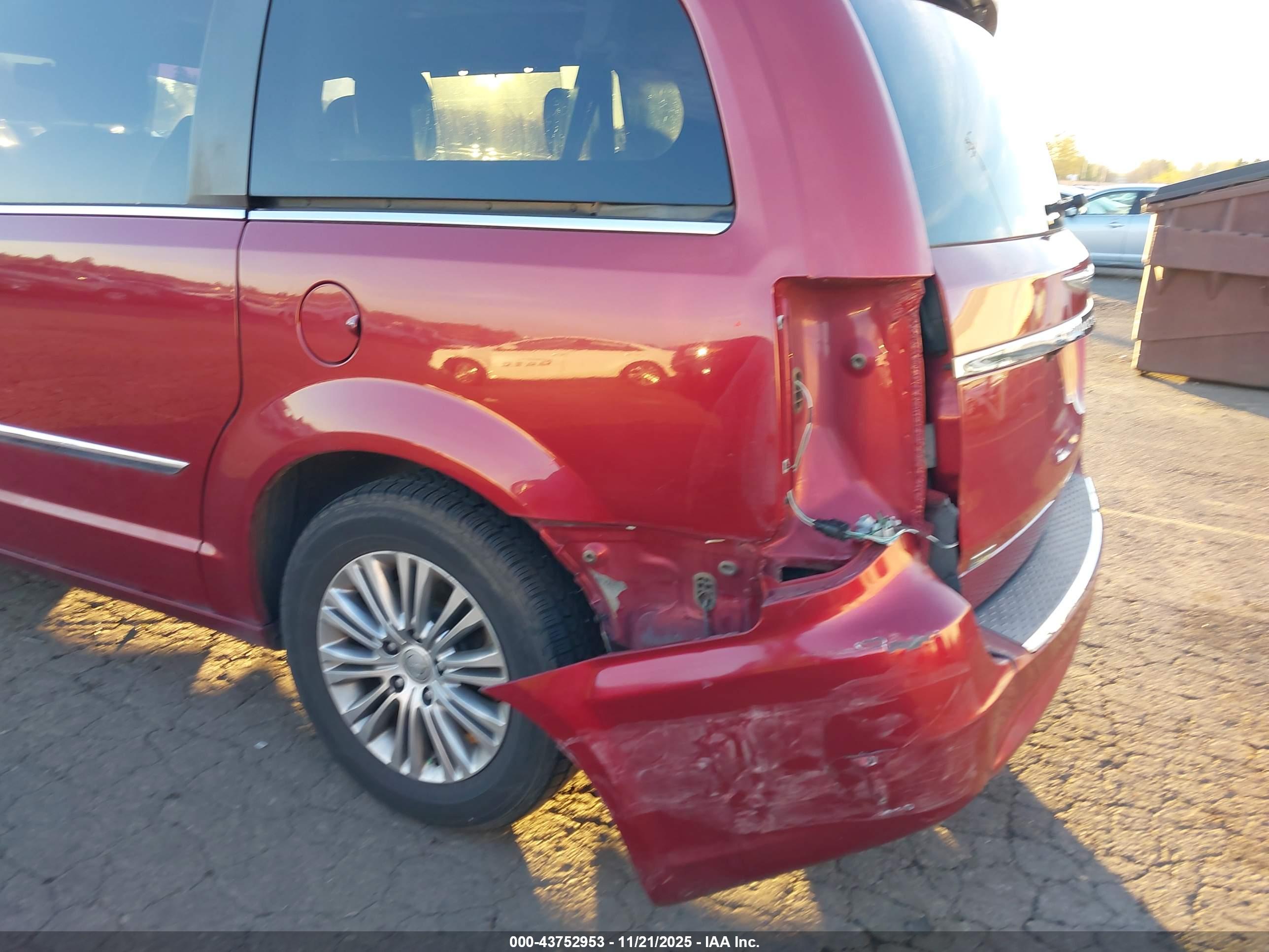 CHRYSLER TOWN image 6