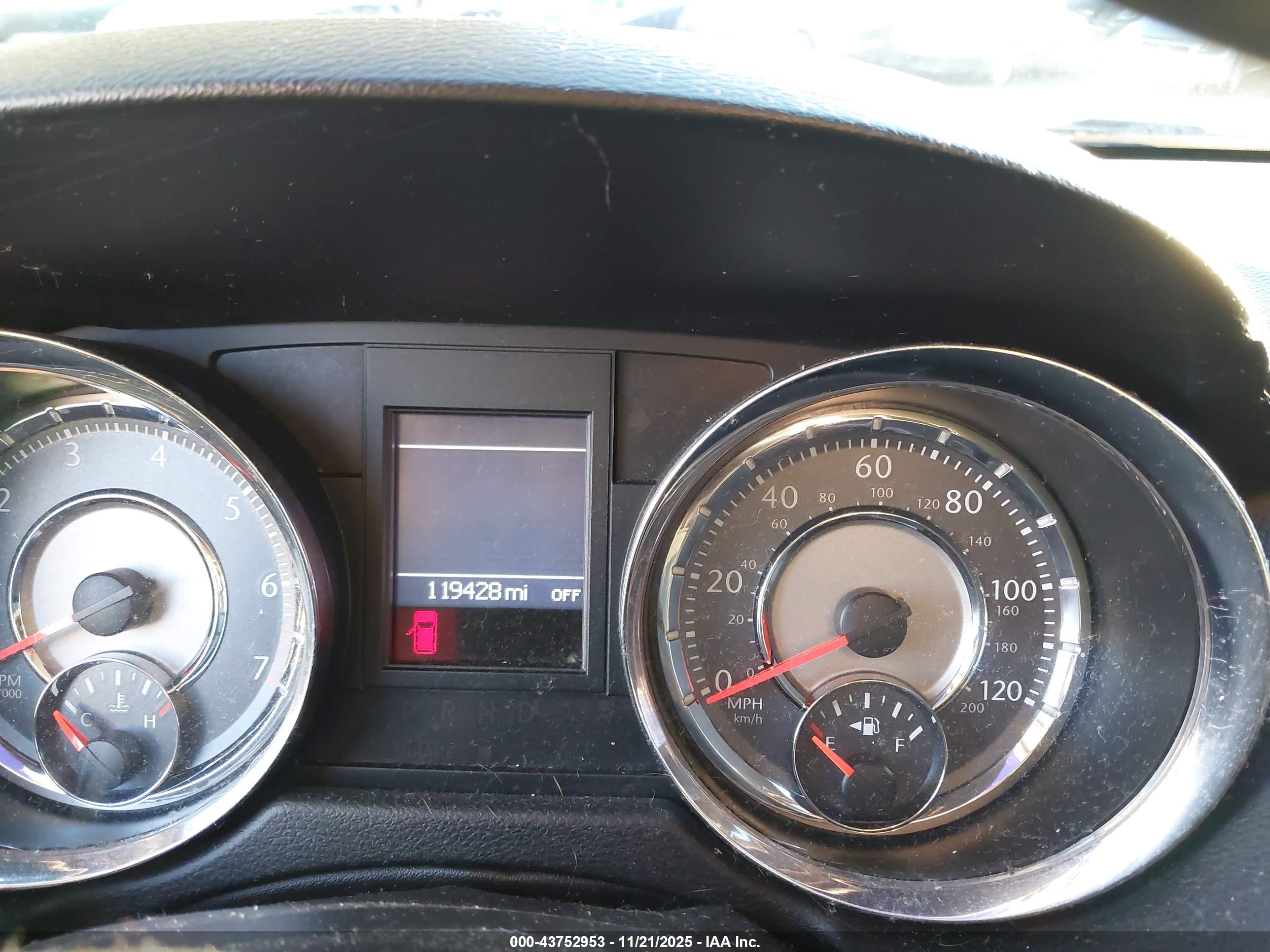 CHRYSLER TOWN image 7