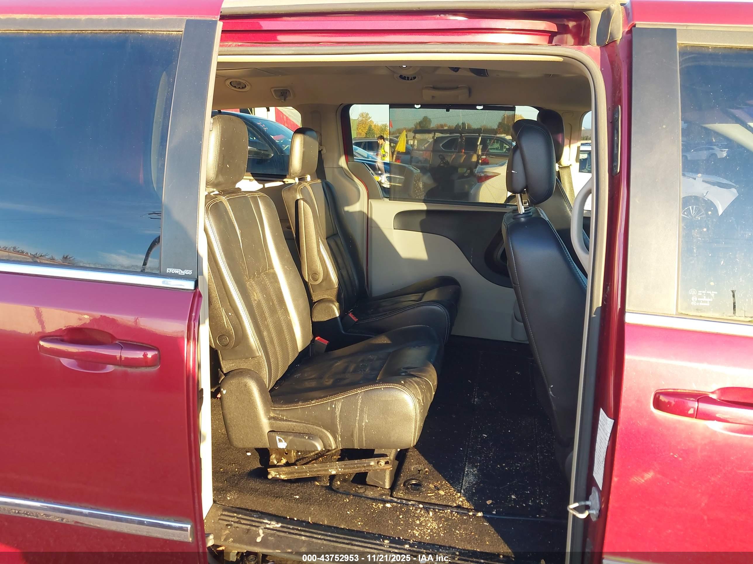 CHRYSLER TOWN image 8