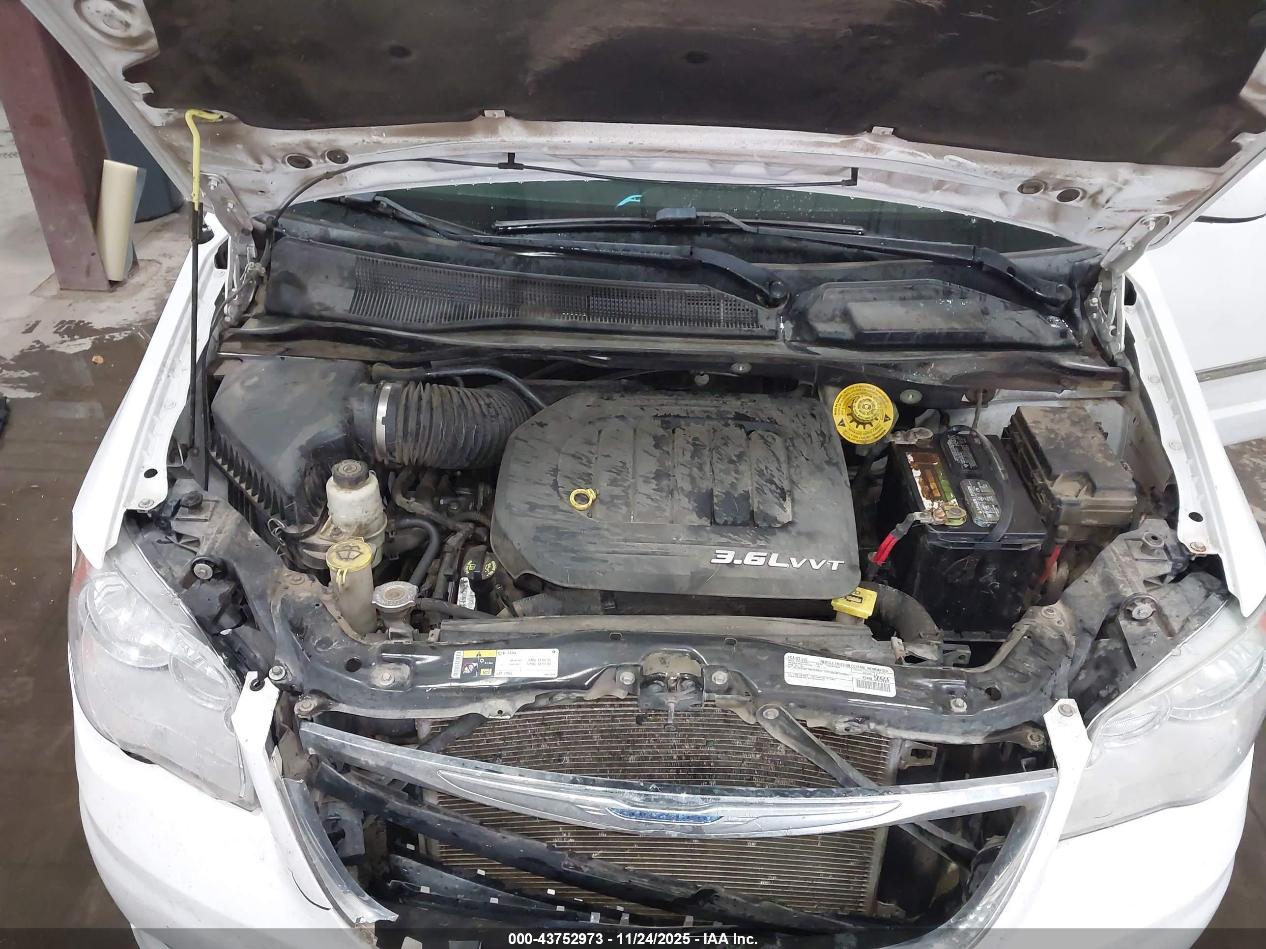 CHRYSLER TOWN image 10