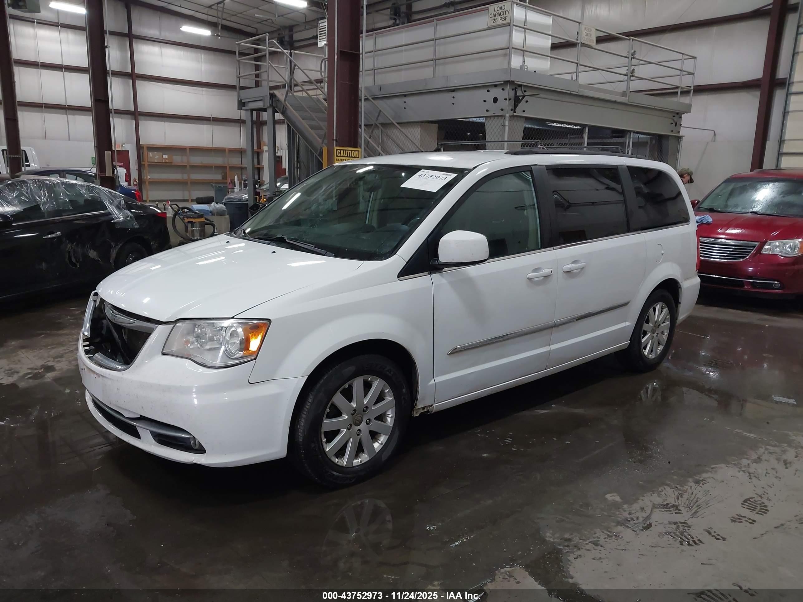 CHRYSLER TOWN image 2