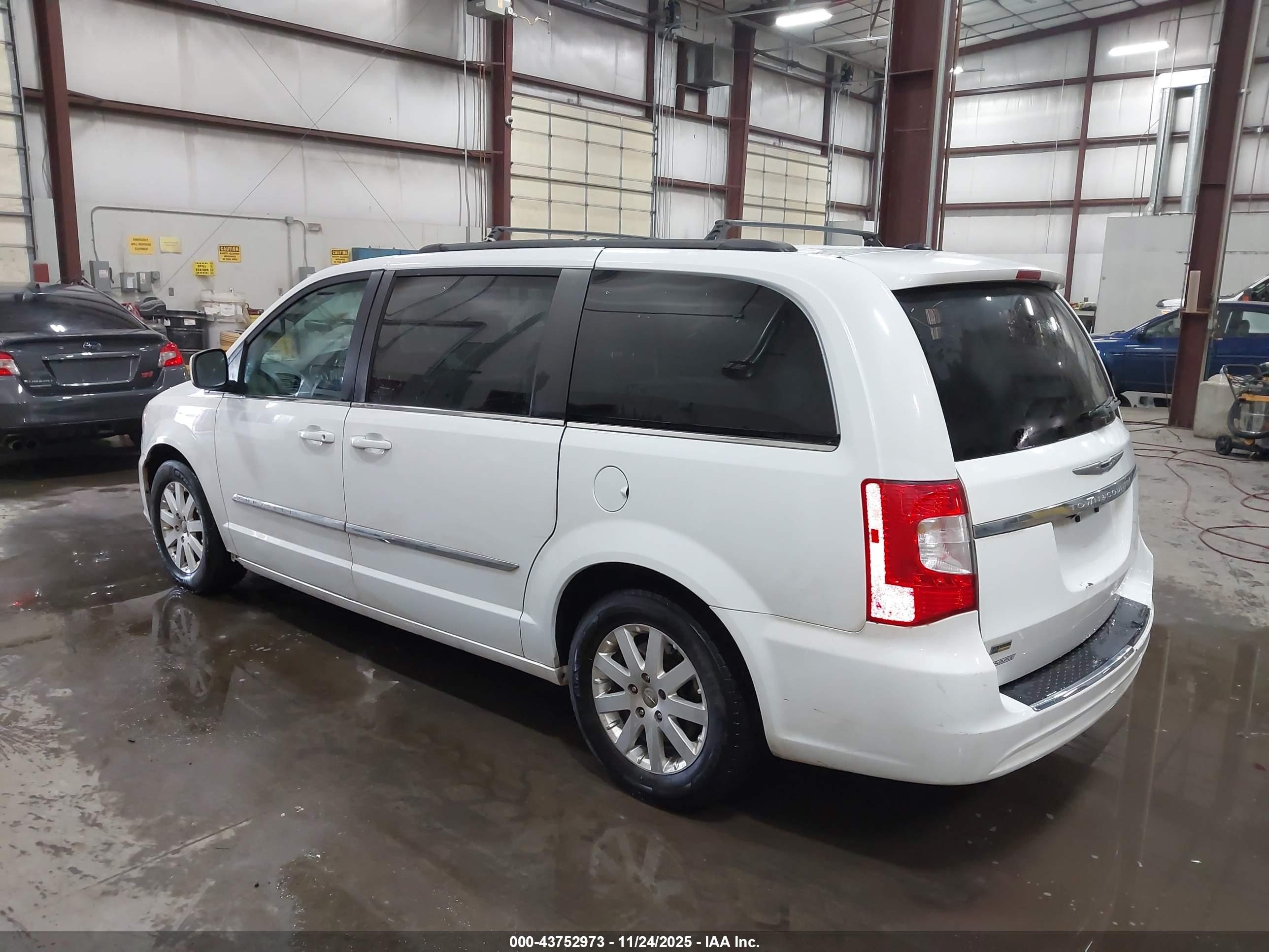 CHRYSLER TOWN image 3