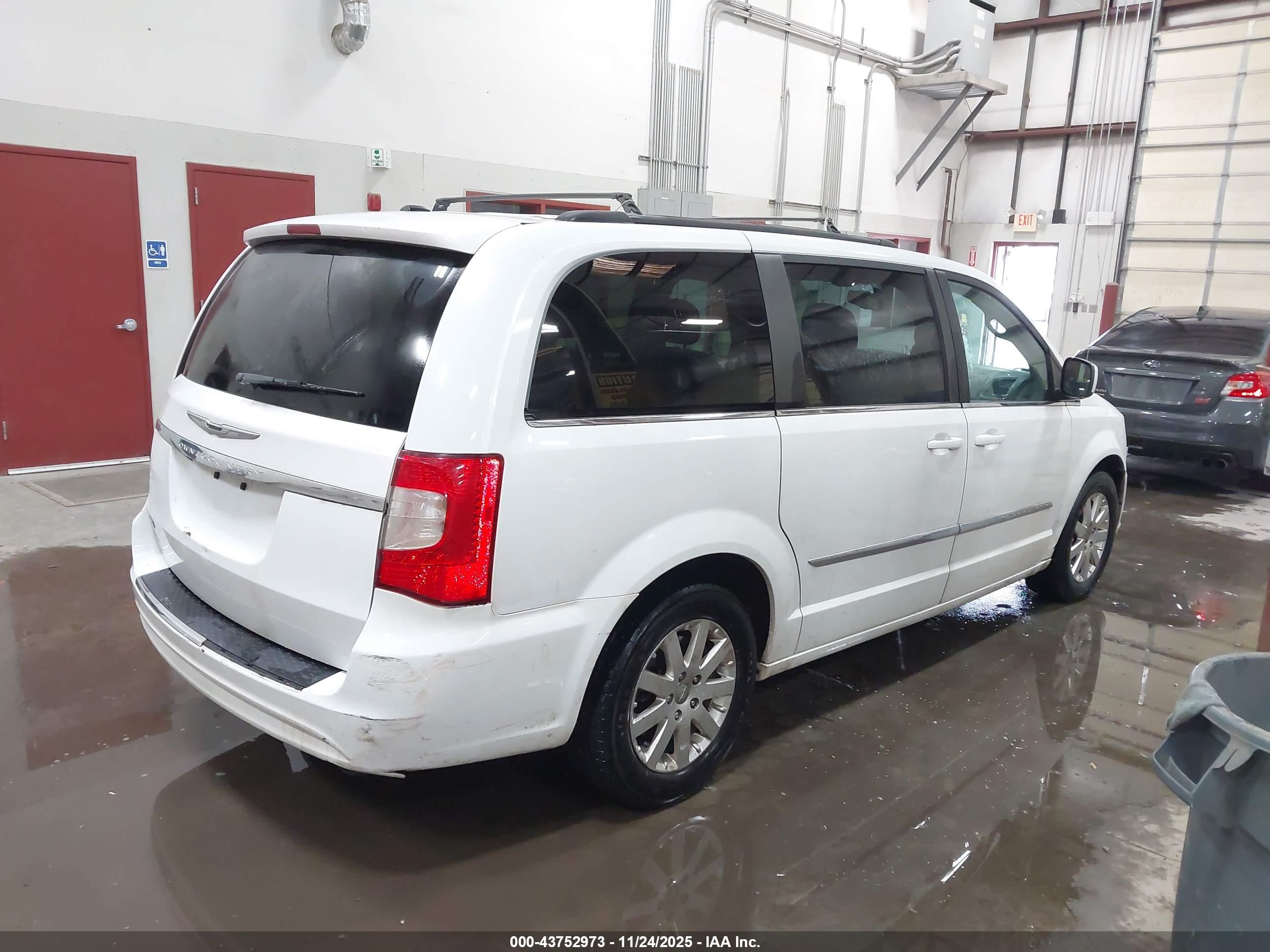 CHRYSLER TOWN image 4