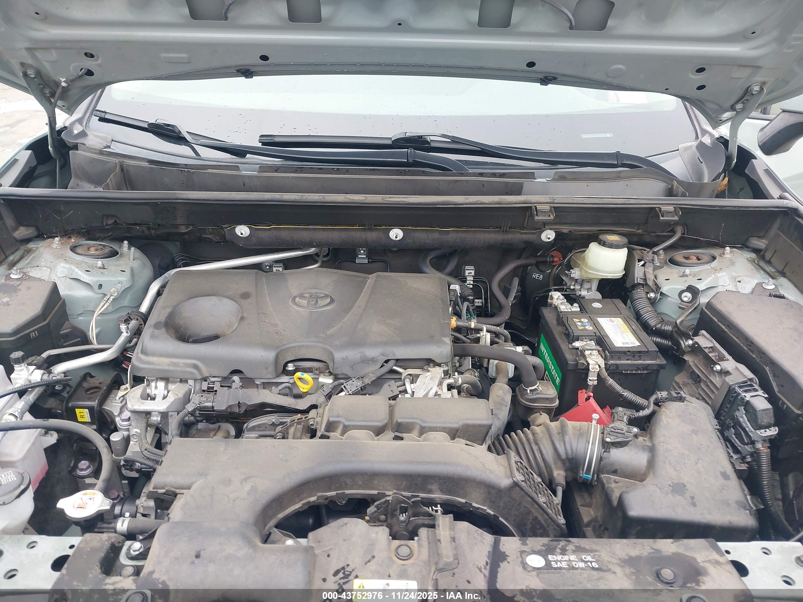 TOYOTA RAV4 image 10