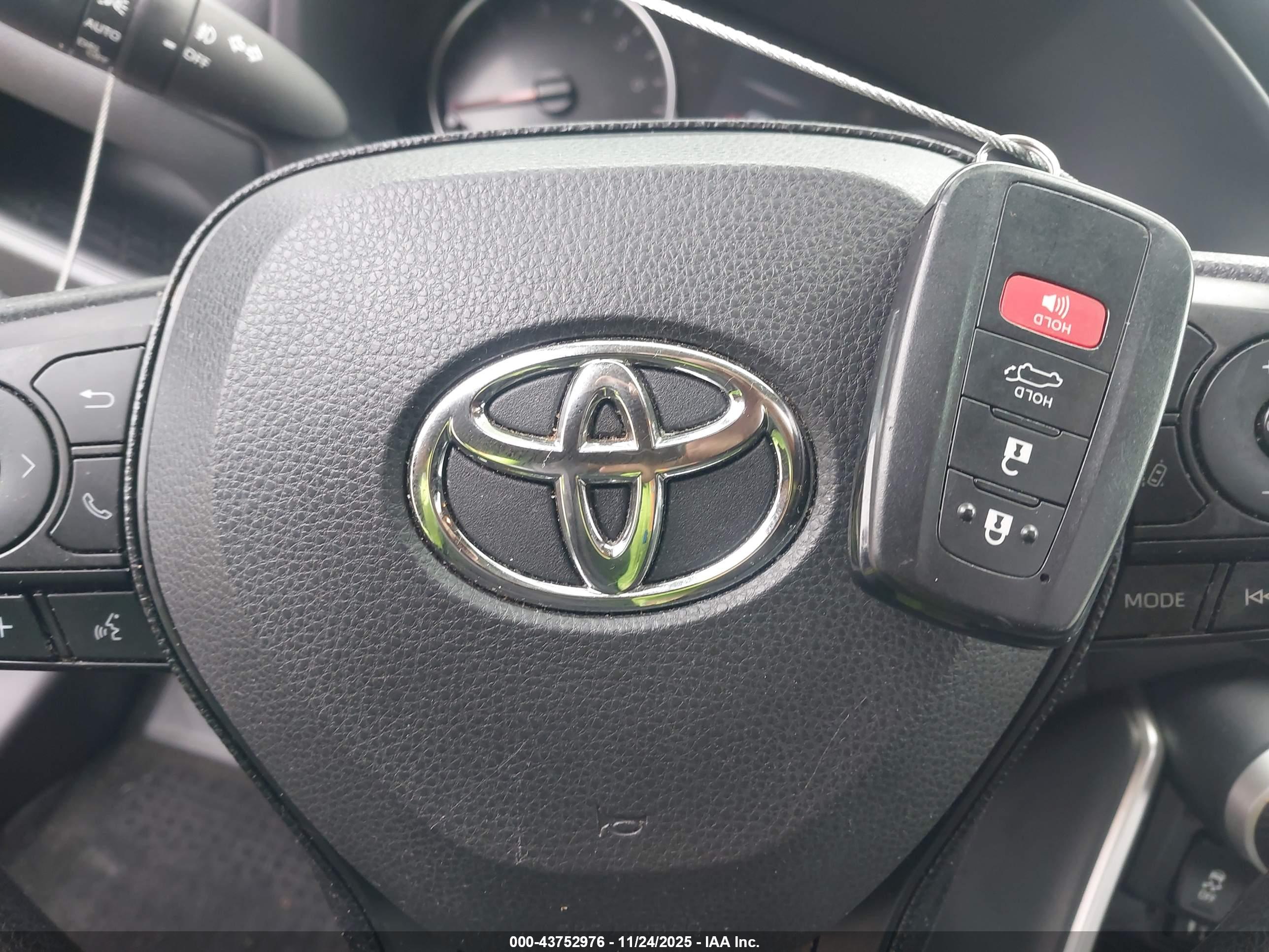 TOYOTA RAV4 image 11