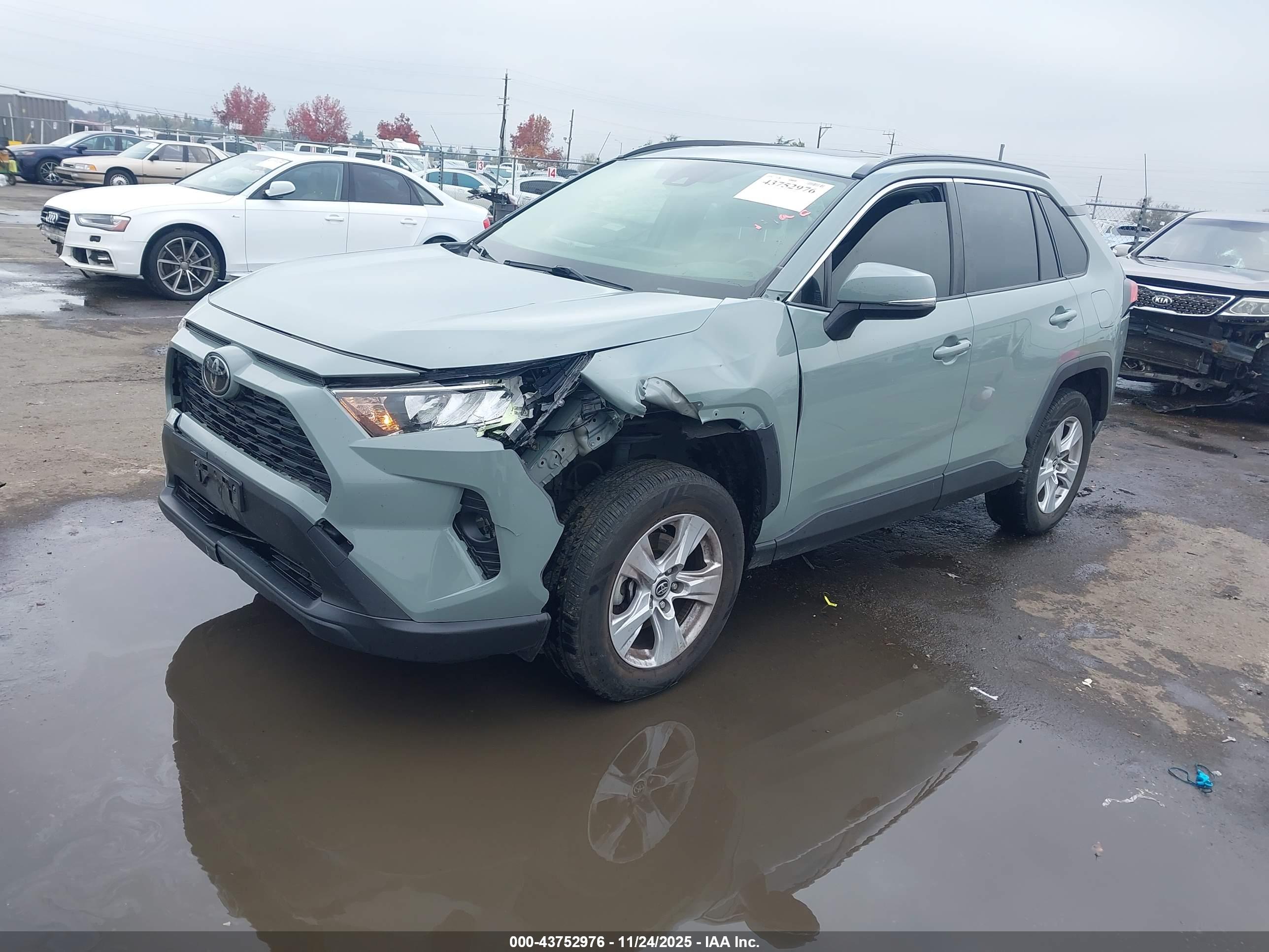 TOYOTA RAV4 image 2