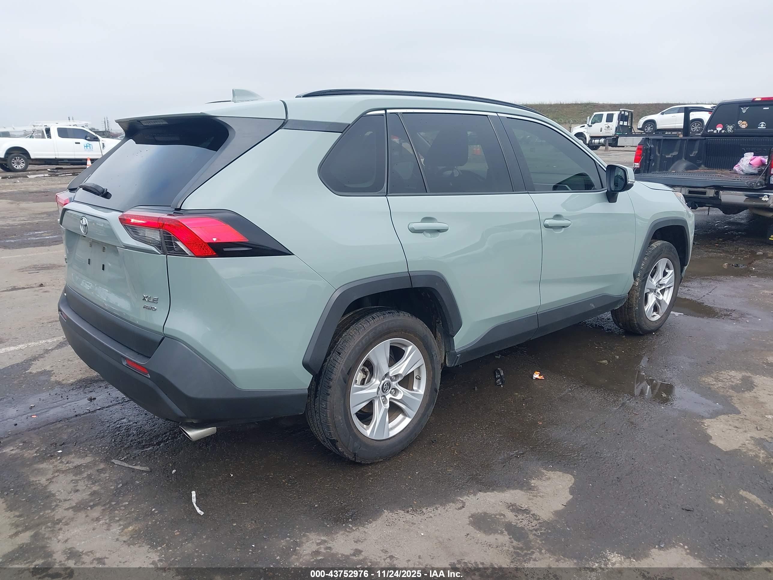 TOYOTA RAV4 image 4