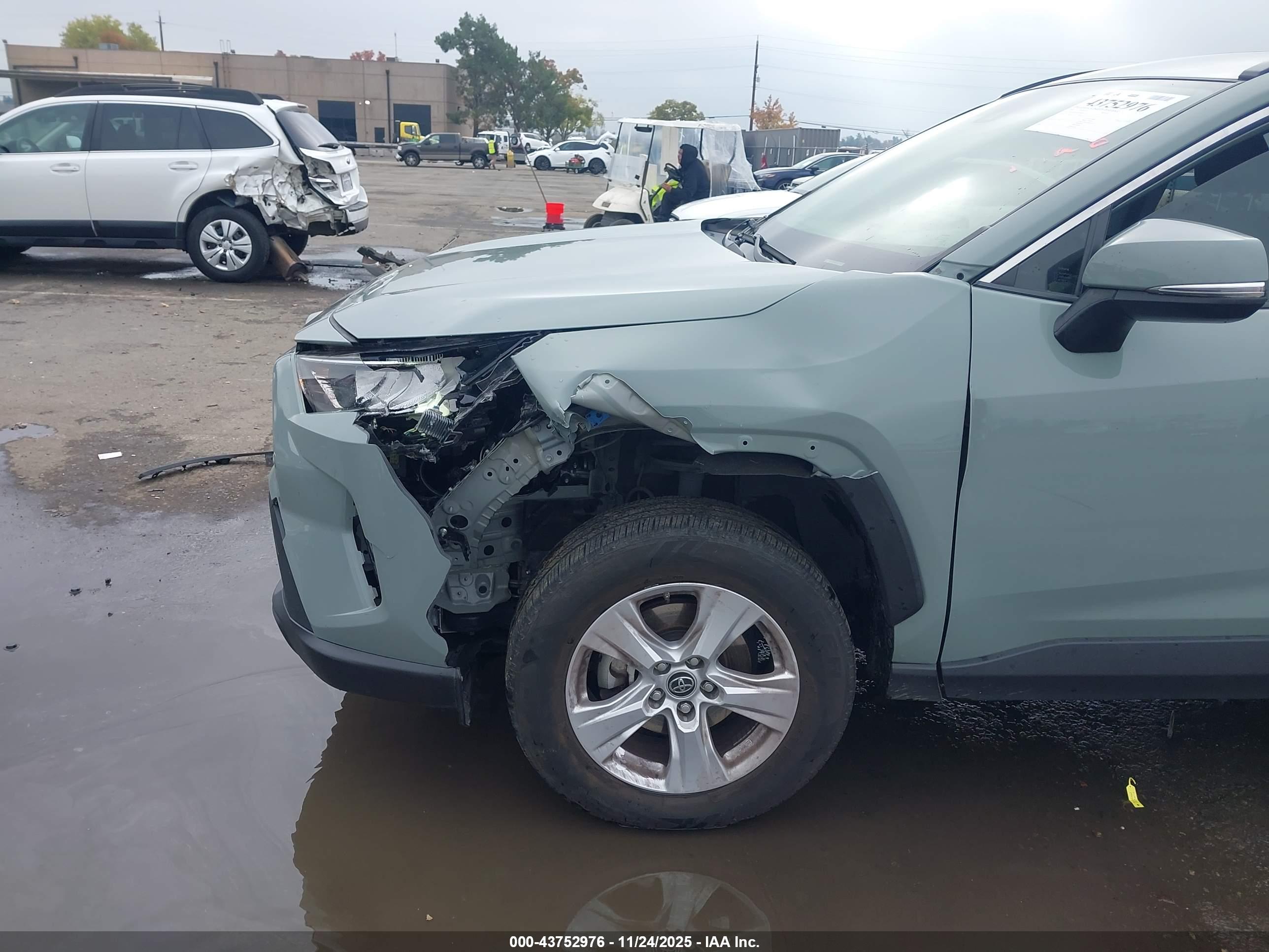 TOYOTA RAV4 image 6