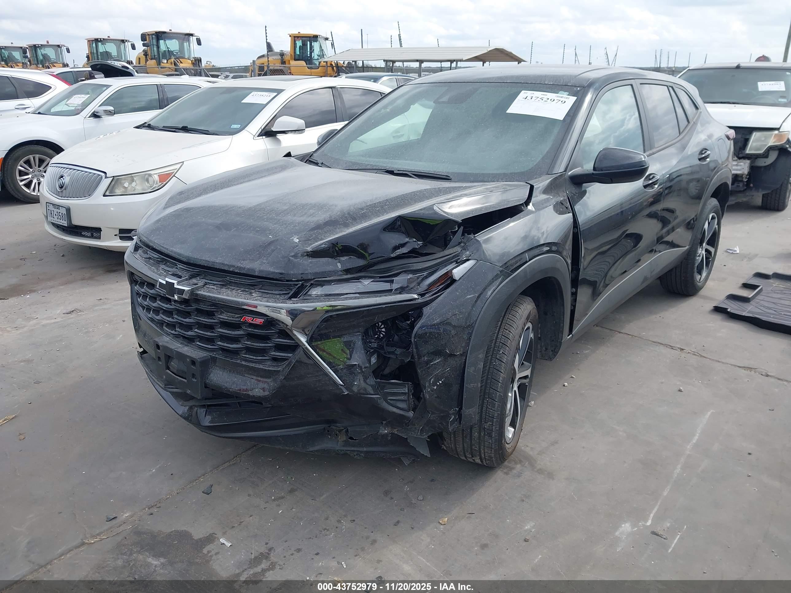 CHEVROLET TRAX image 2