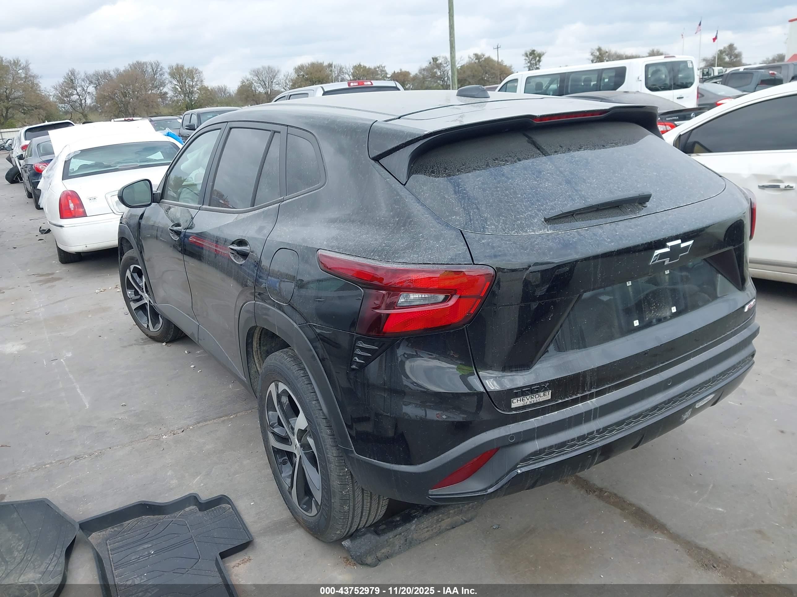 CHEVROLET TRAX image 3