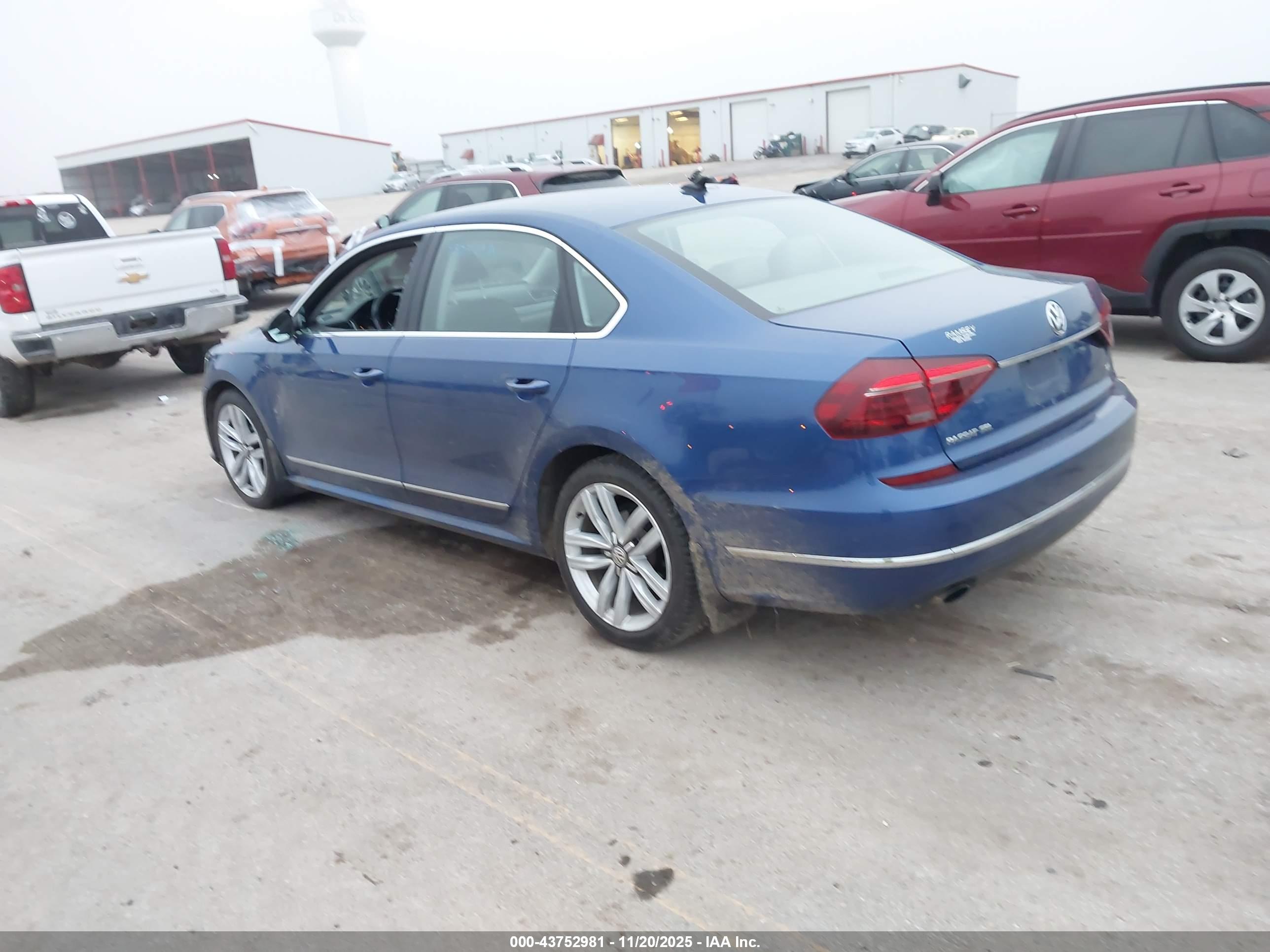 VOLKSWAGEN PASSAT image 3