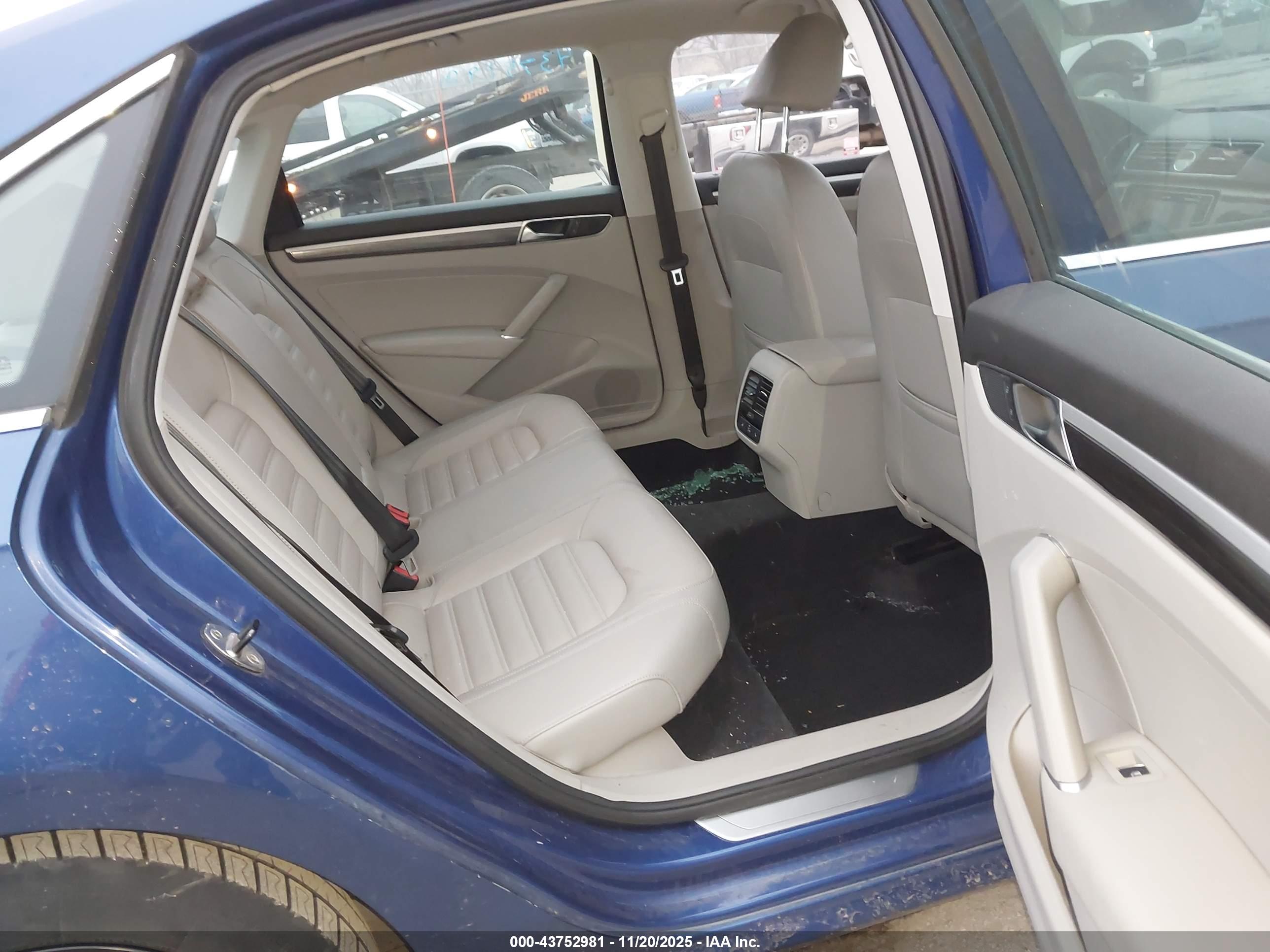 VOLKSWAGEN PASSAT image 8
