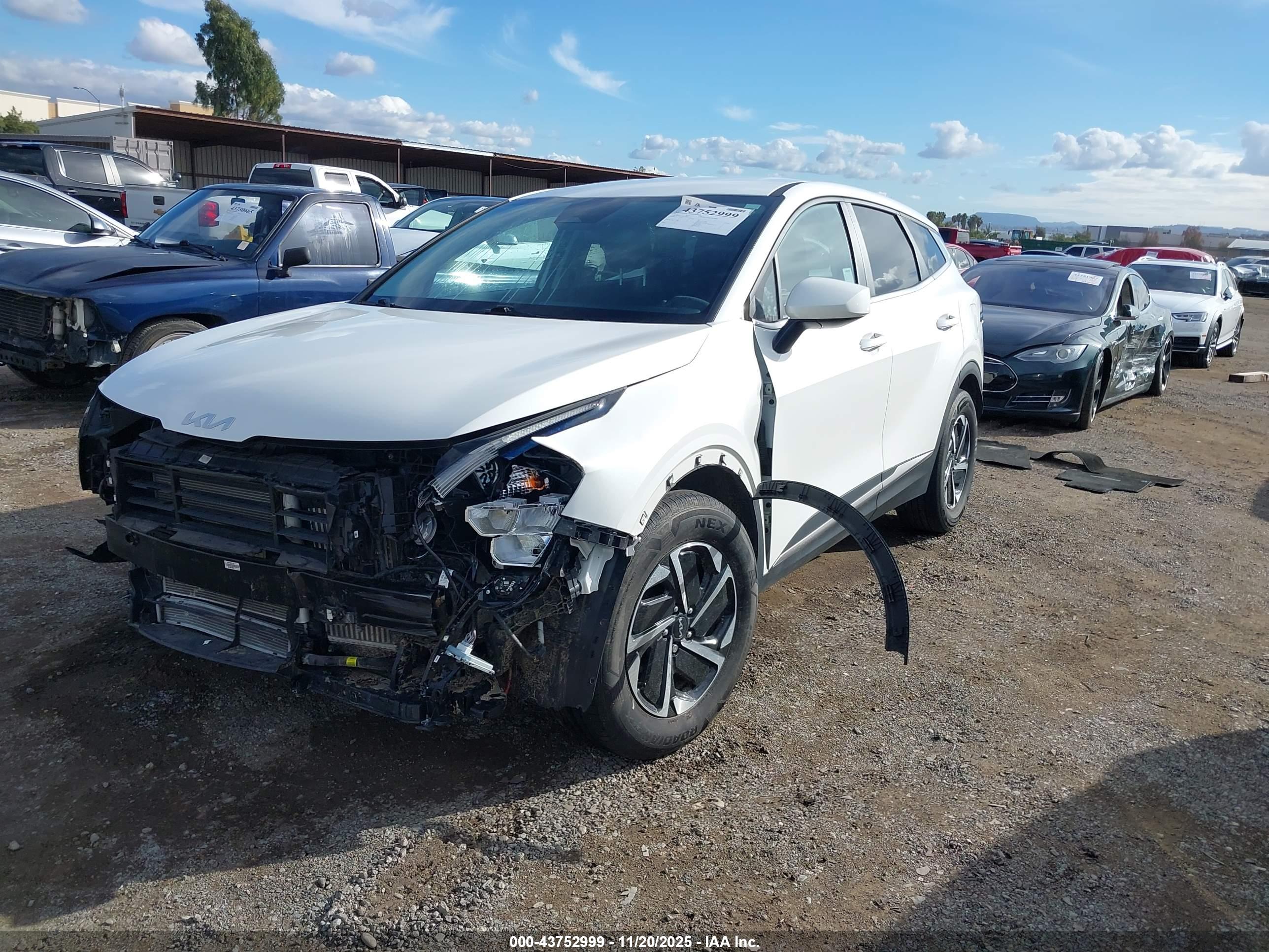 KIA SPORTAGE image 2