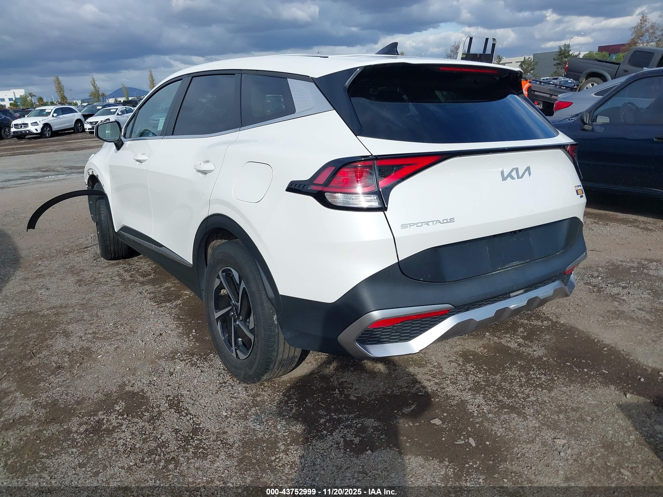 KIA SPORTAGE image 3