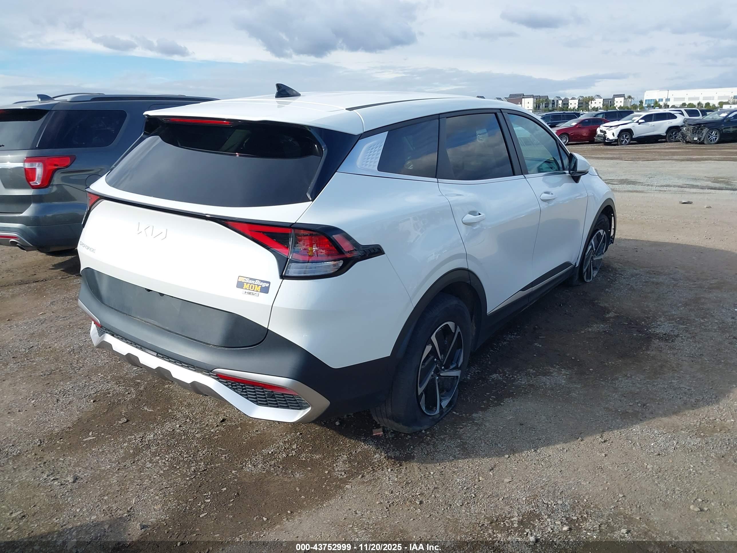 KIA SPORTAGE image 4