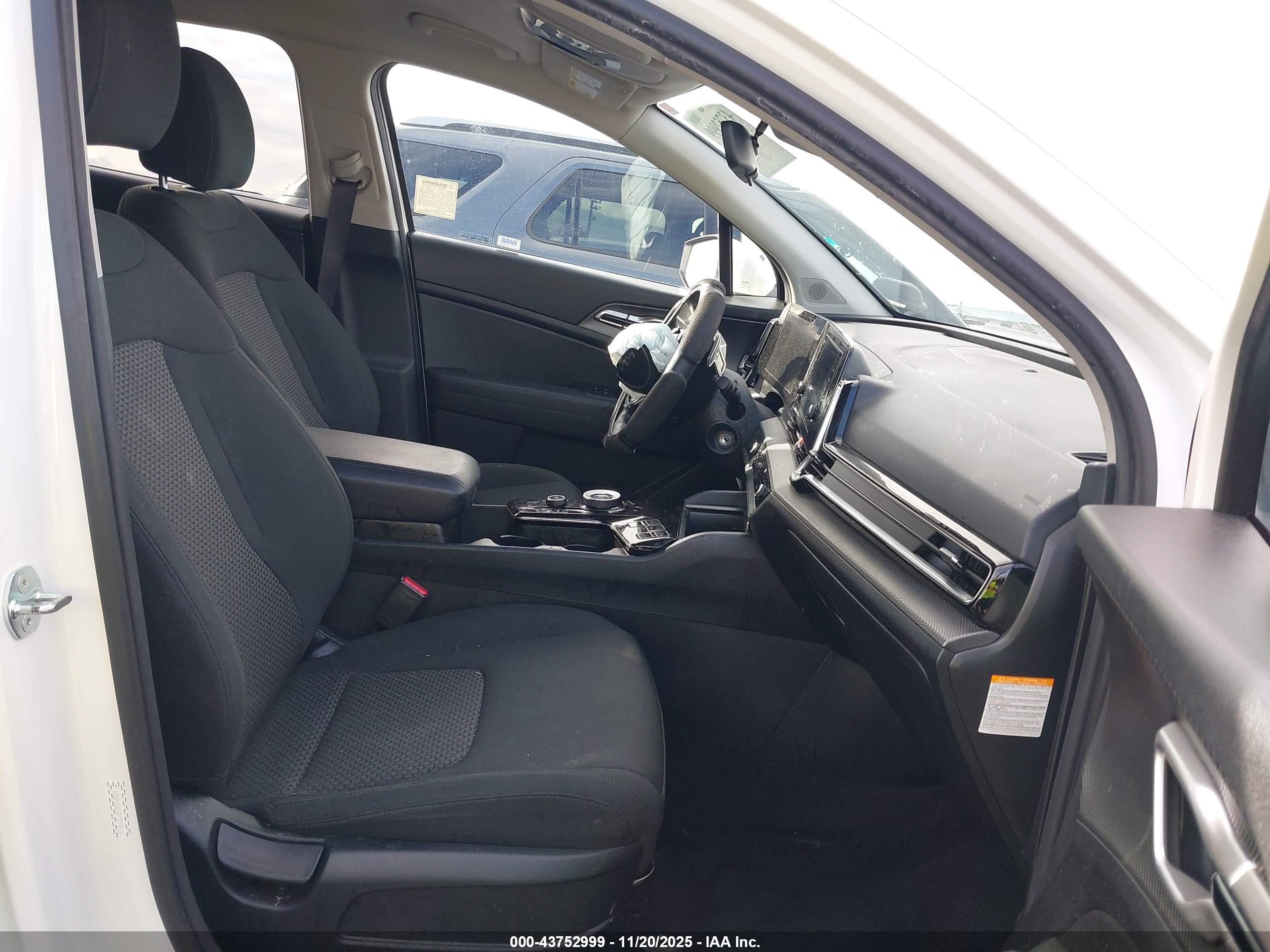 KIA SPORTAGE image 5