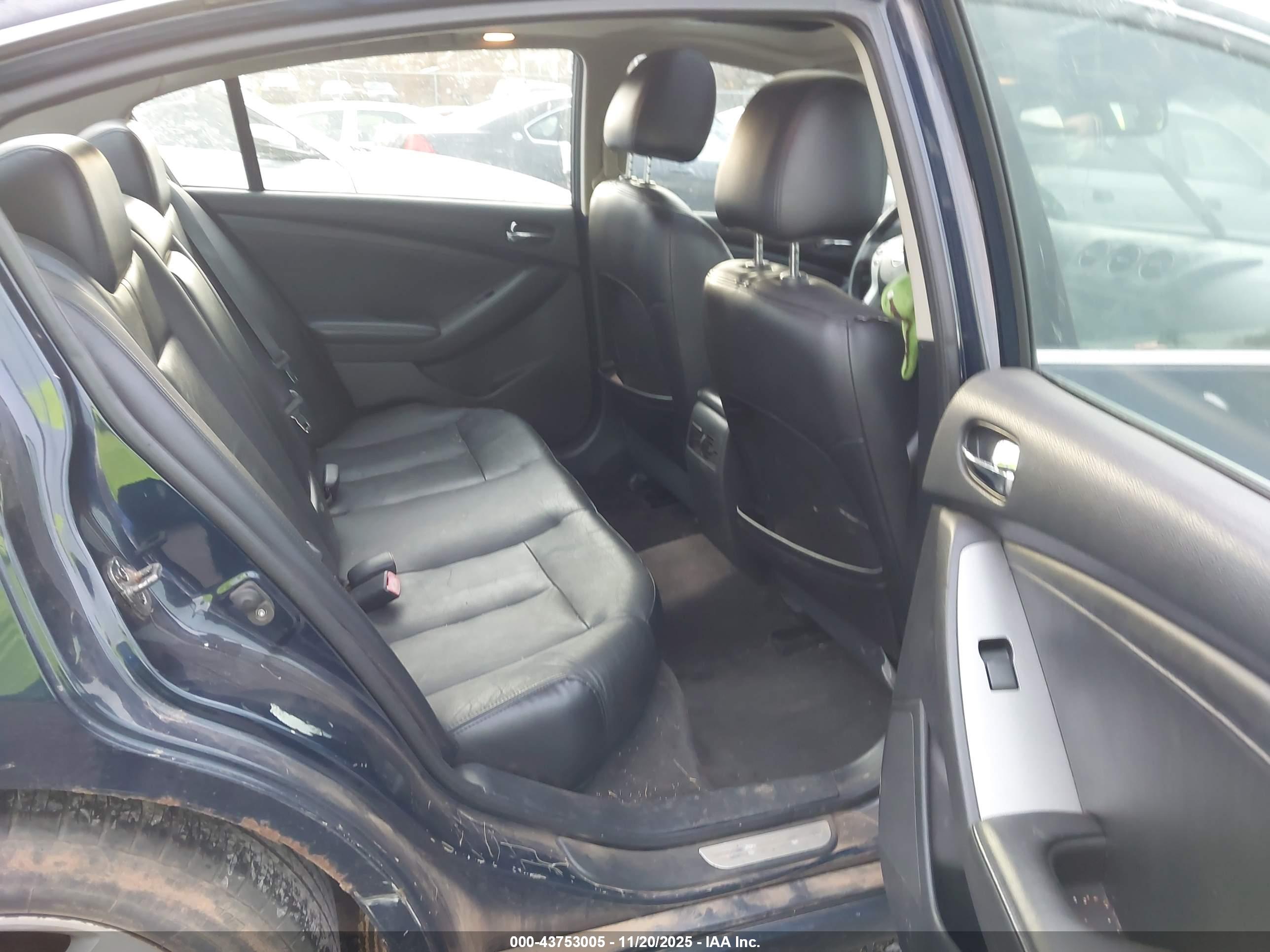 NISSAN ALTIMA image 8