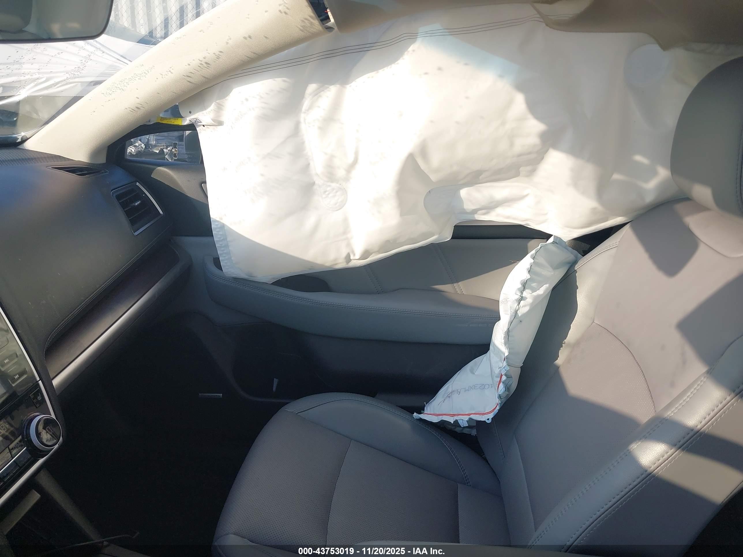 SUBARU LEGACY image 5