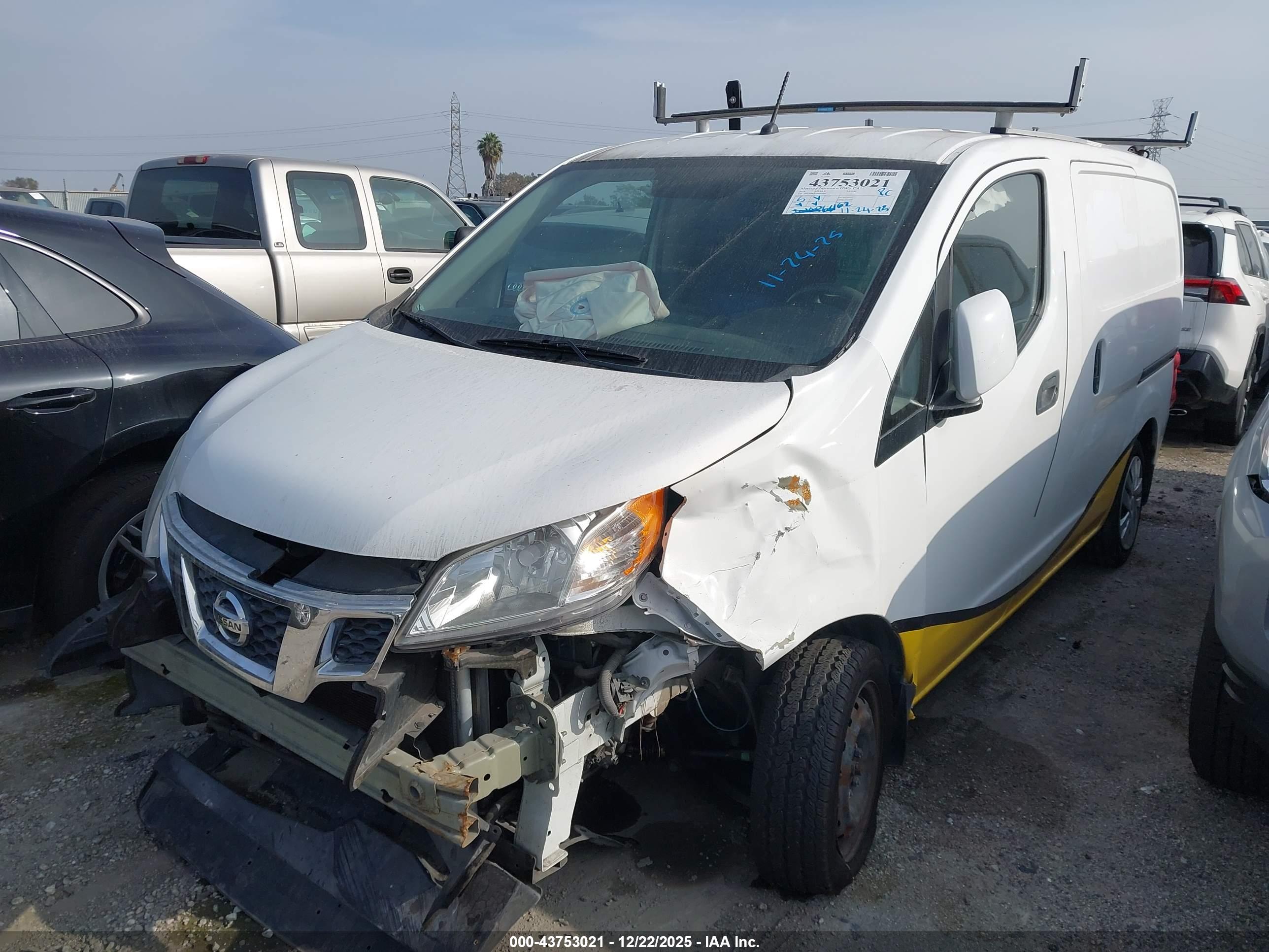 NISSAN NV200 image 2