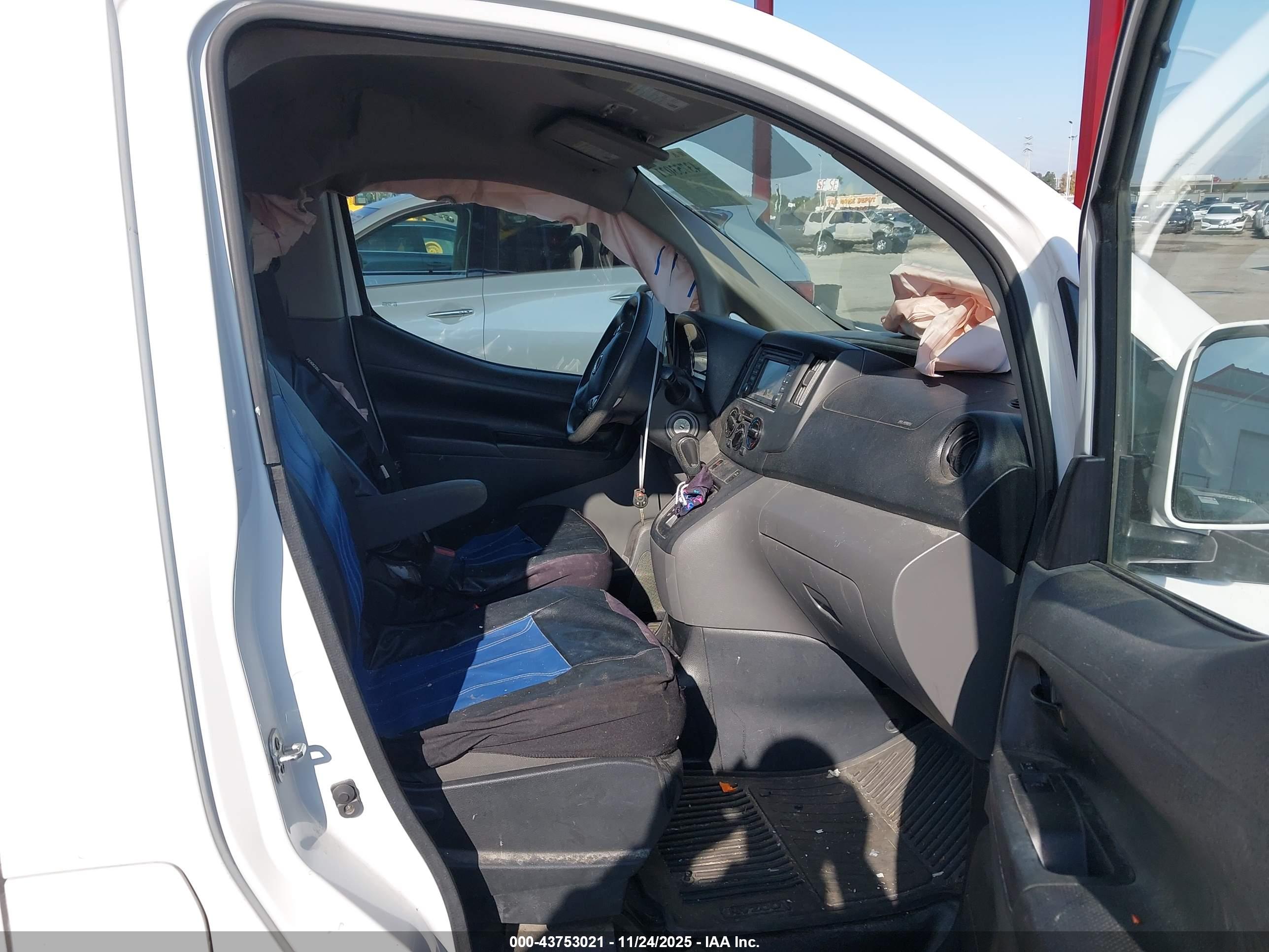 NISSAN NV200 image 5