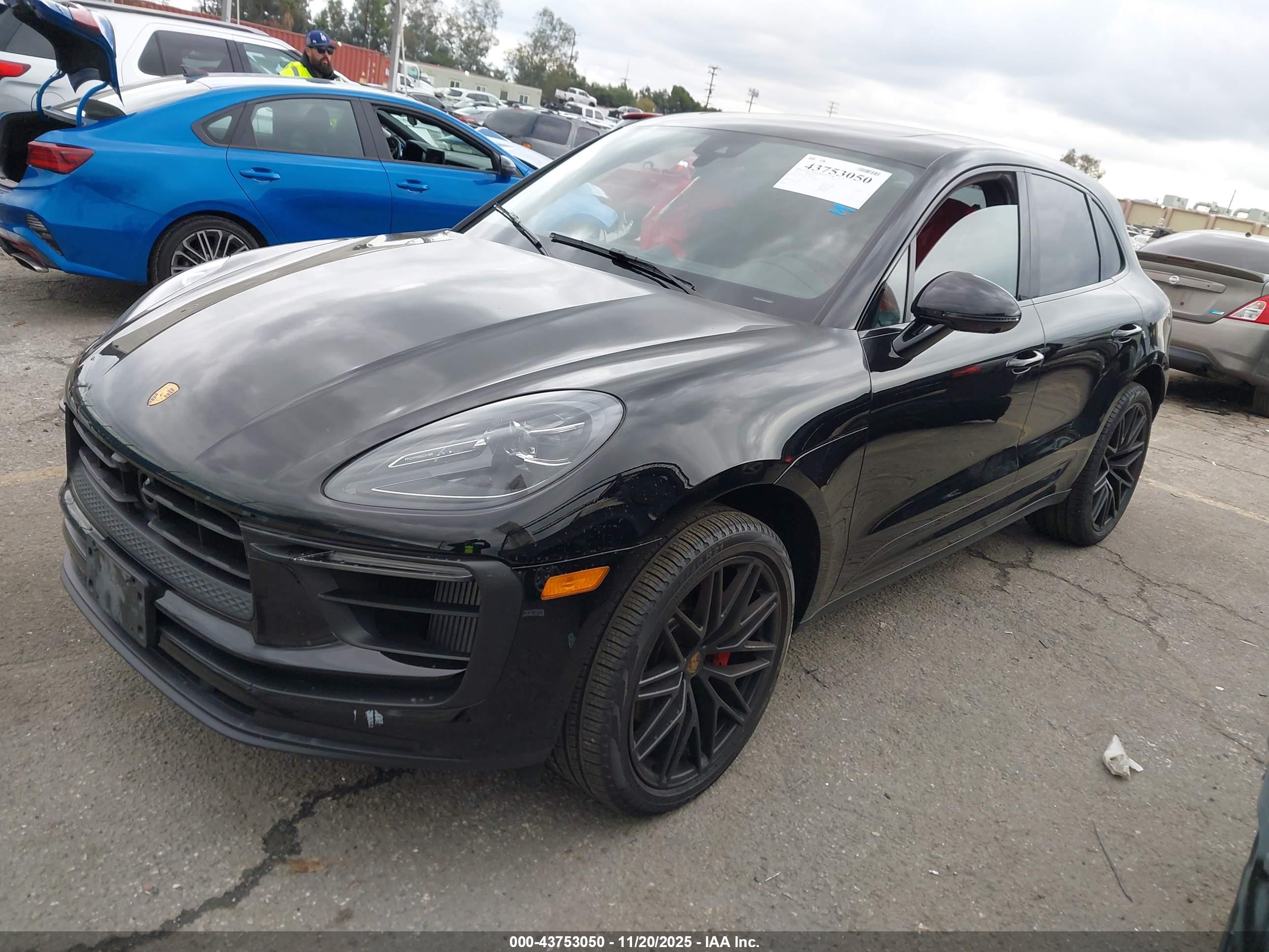 PORSCHE MACAN image 2