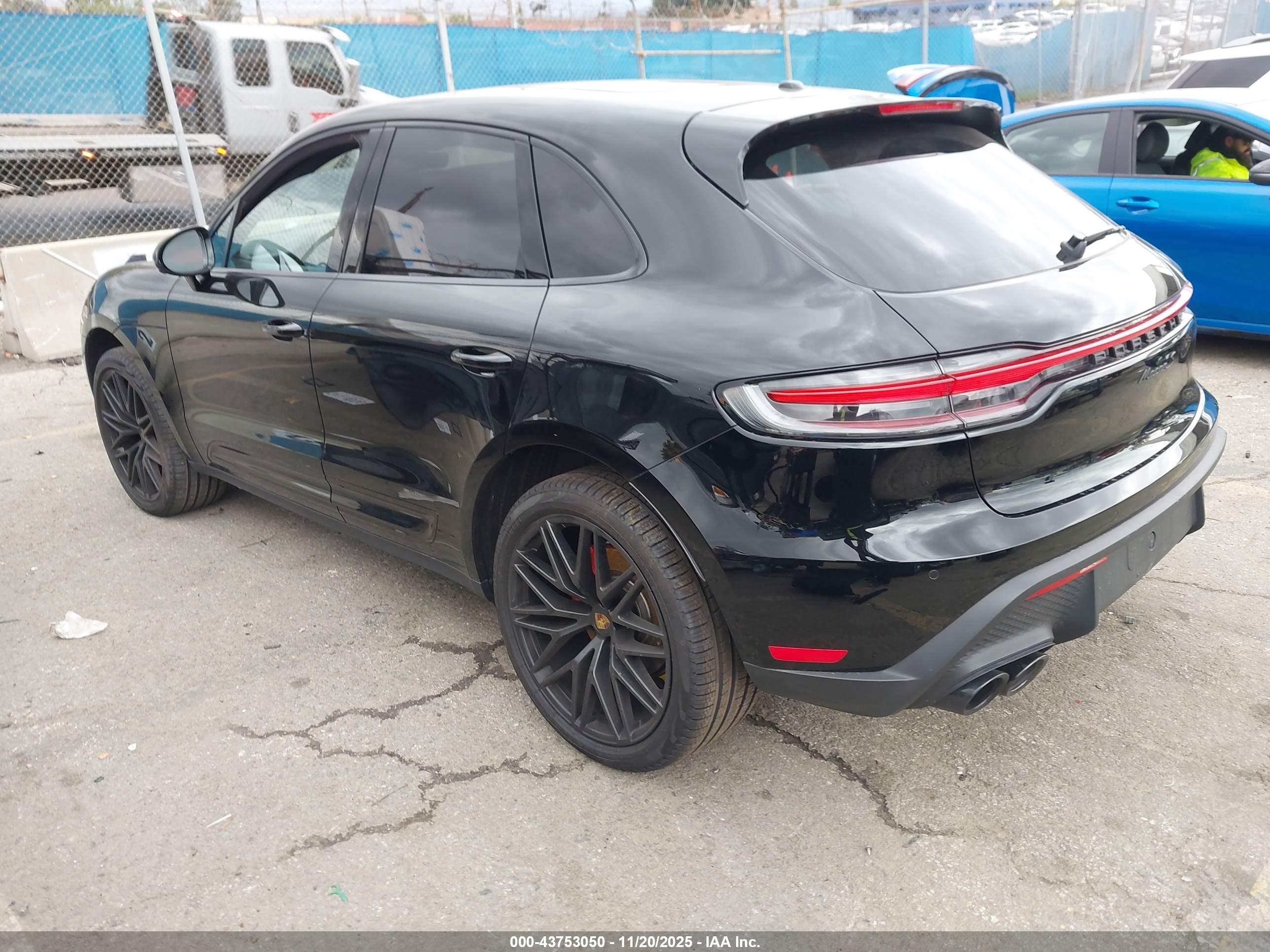 PORSCHE MACAN image 3