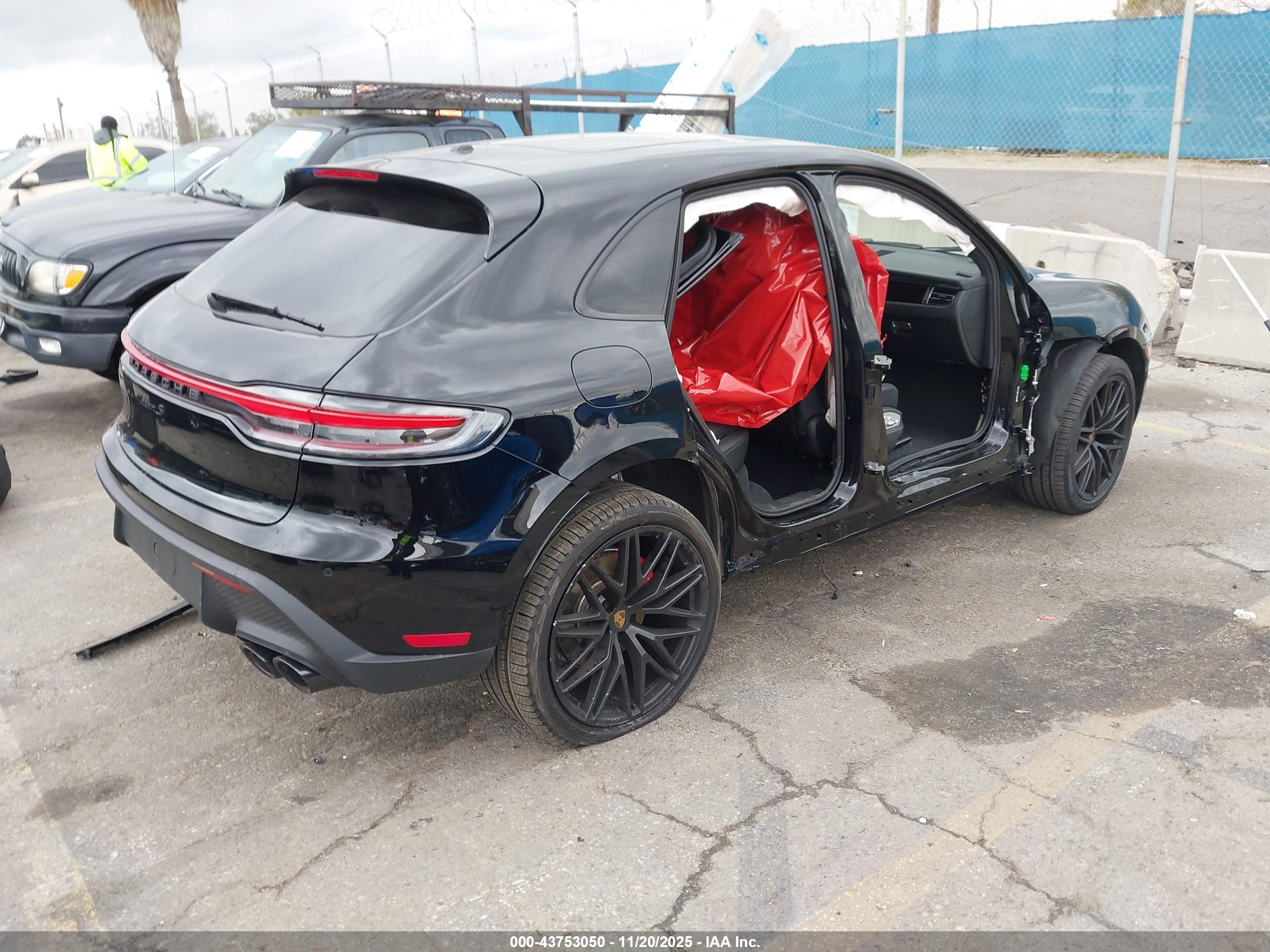 PORSCHE MACAN image 4
