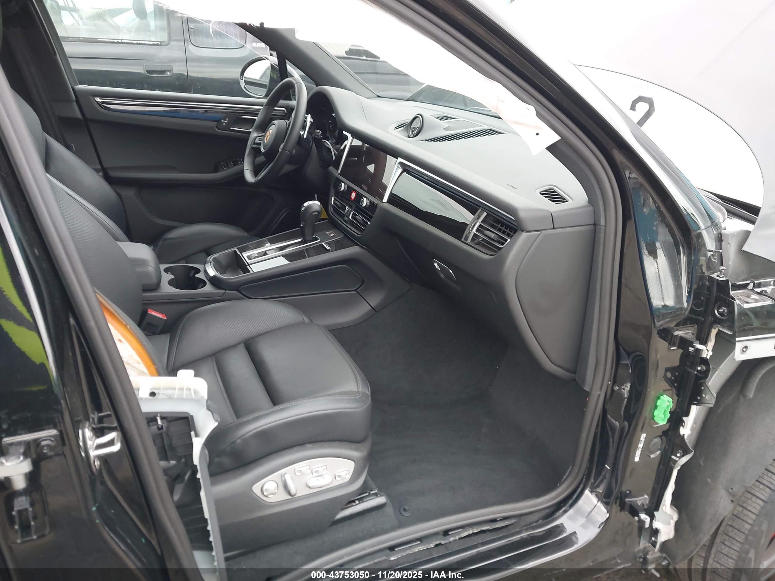 PORSCHE MACAN image 5