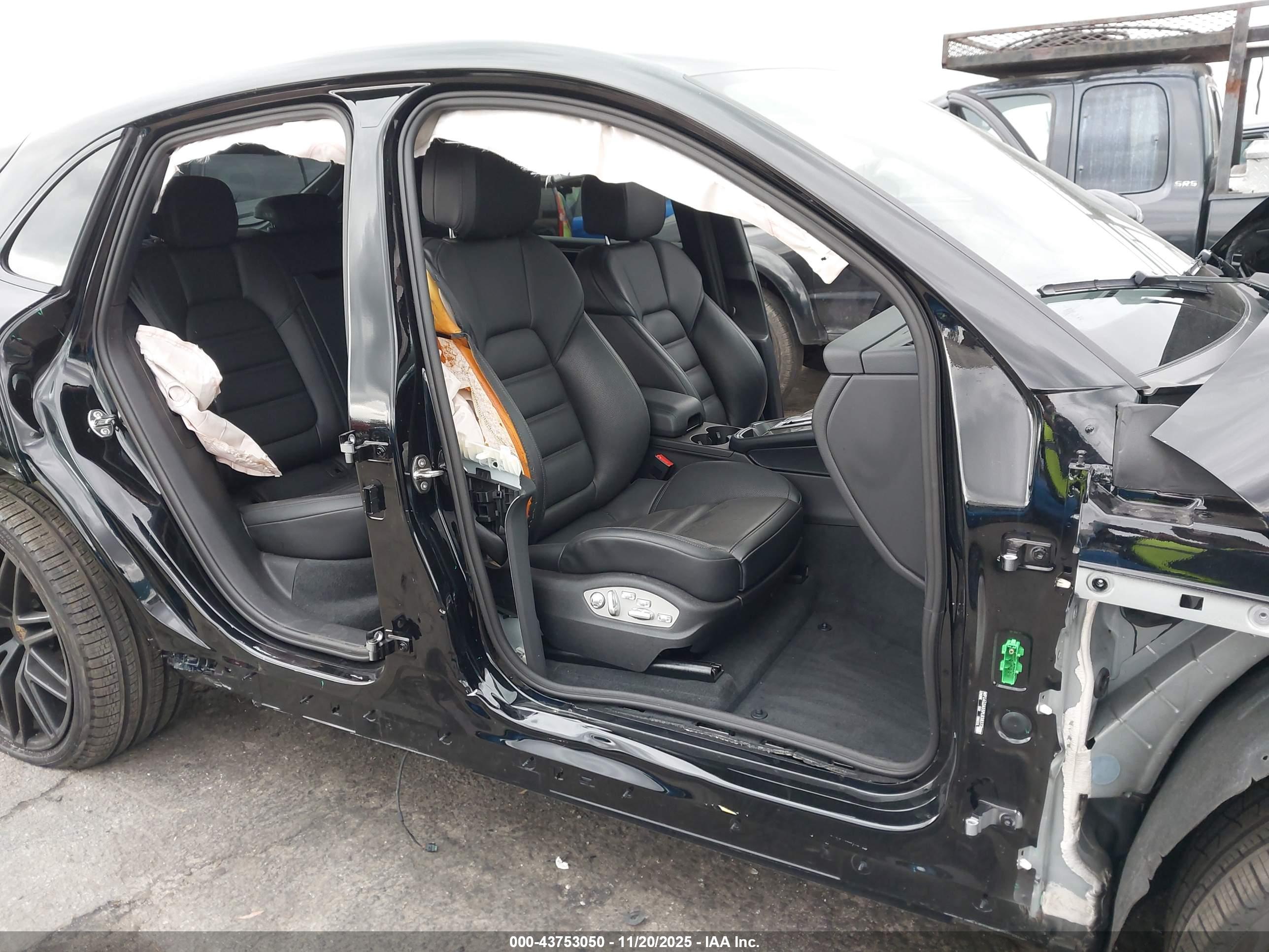 PORSCHE MACAN image 6
