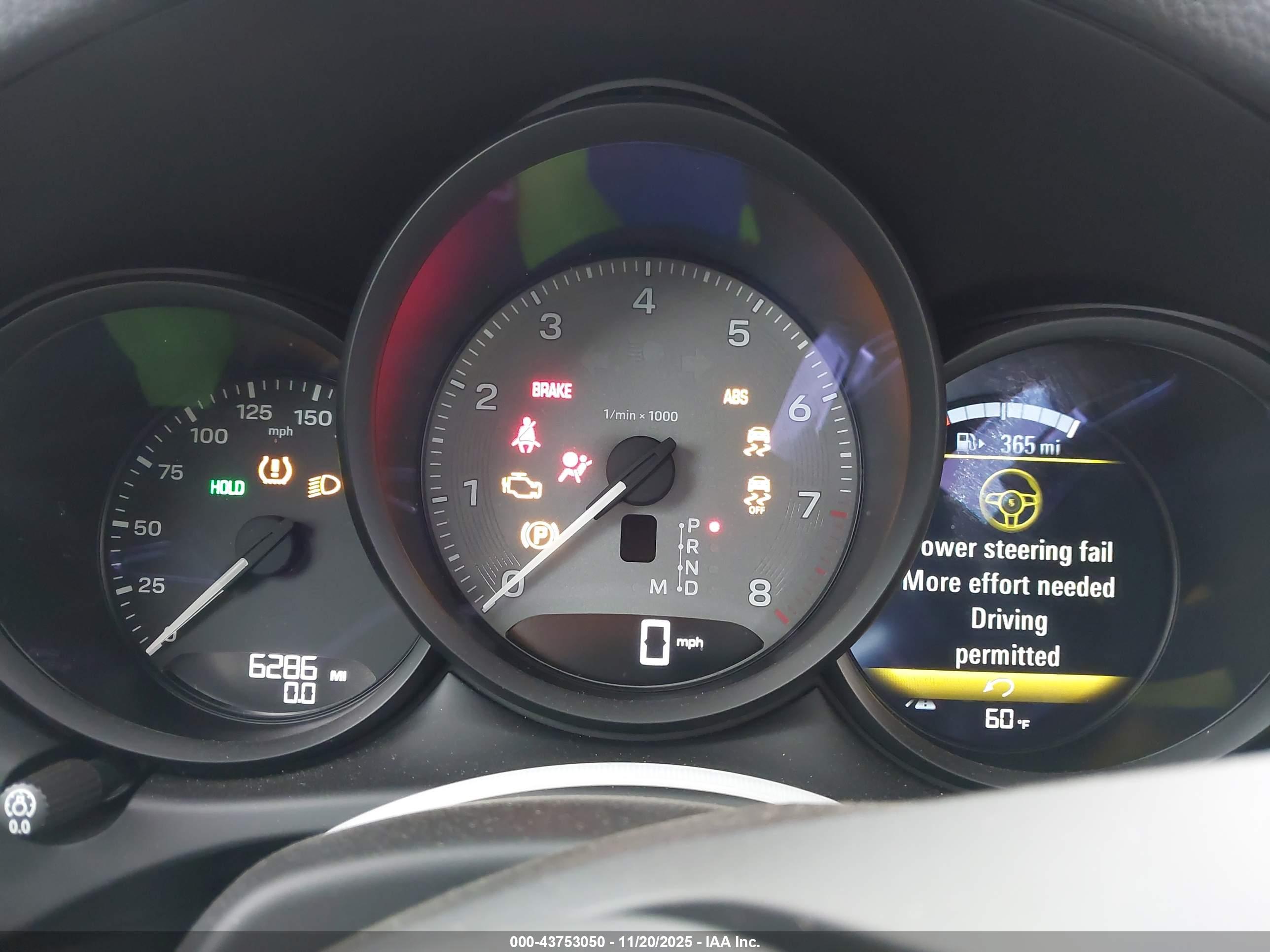PORSCHE MACAN image 7