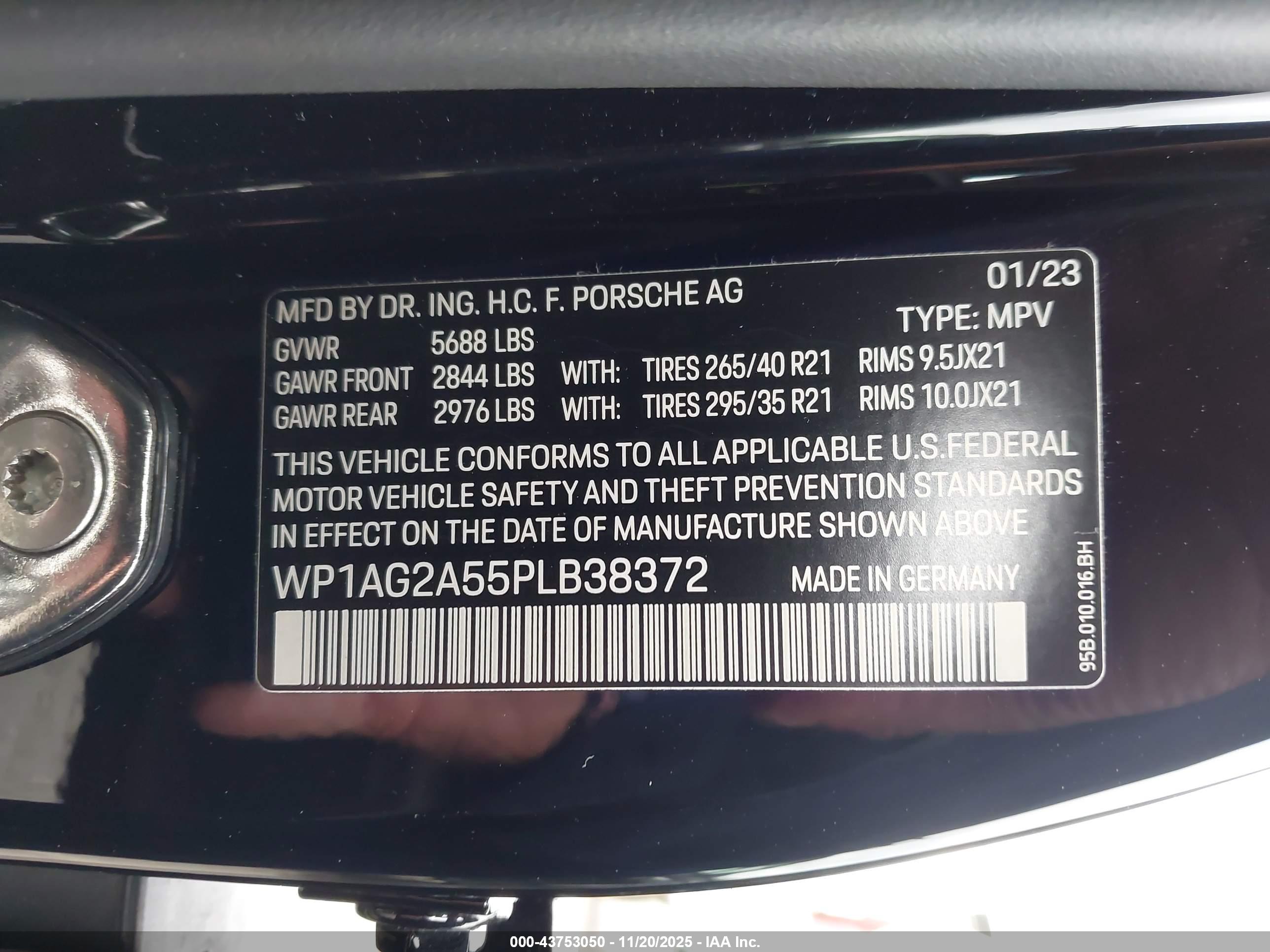 PORSCHE MACAN image 9