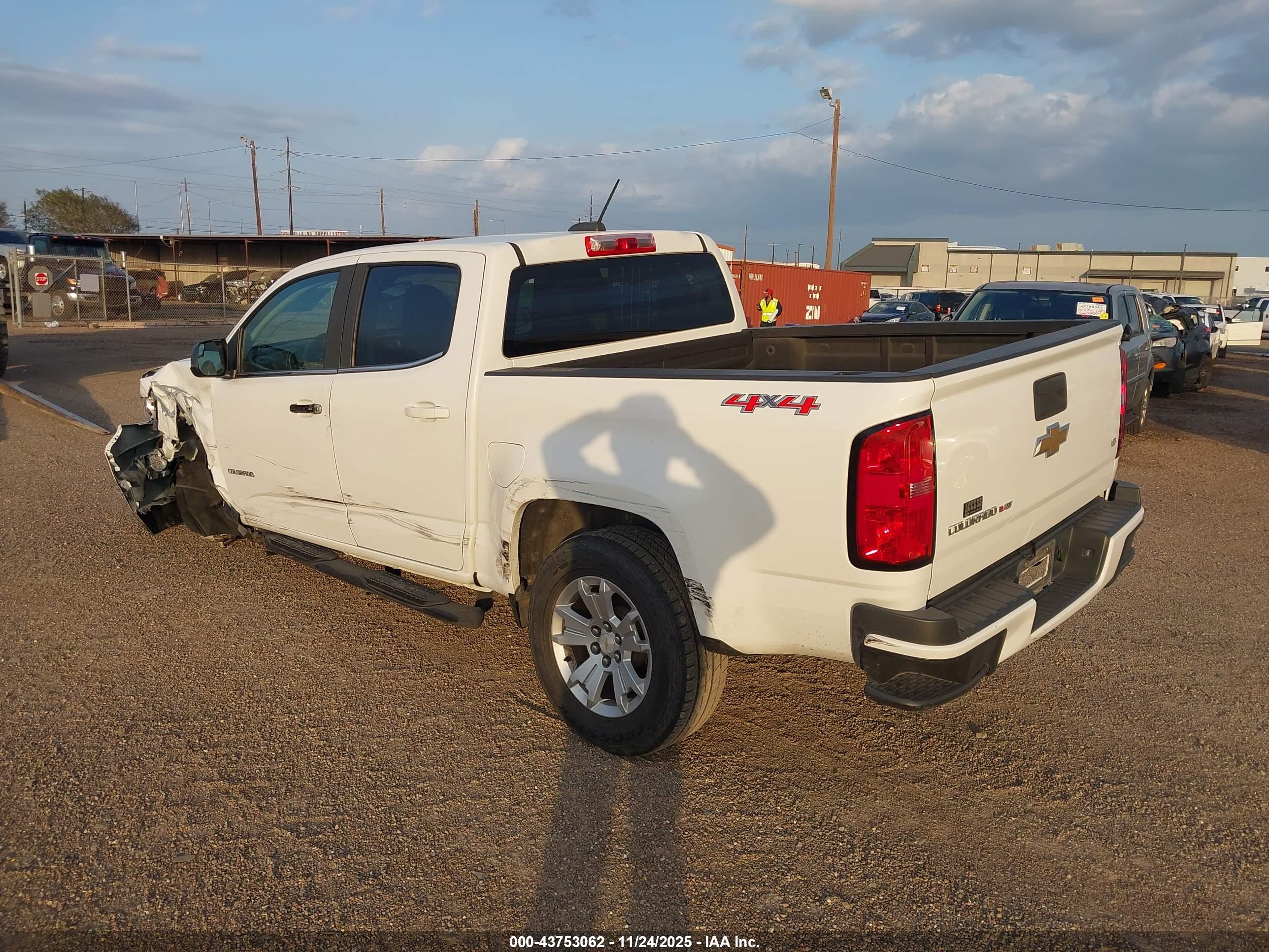 CHEVROLET COLORADO image 3