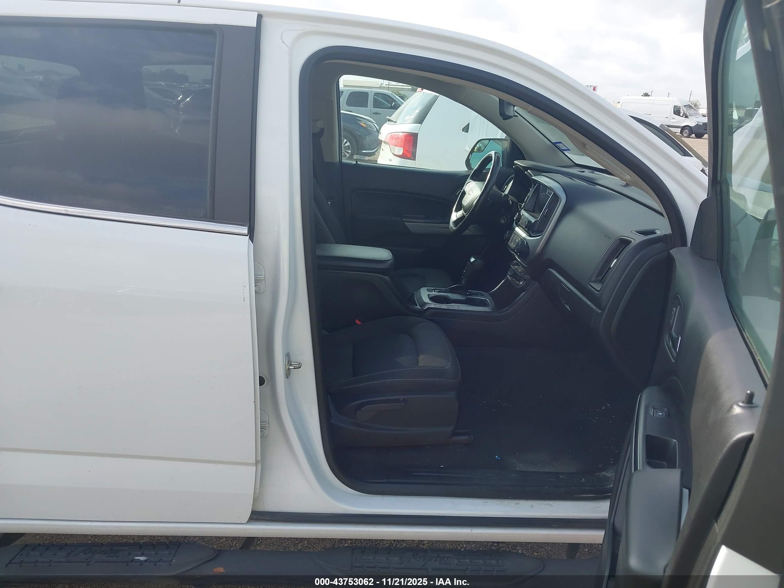 CHEVROLET COLORADO image 5