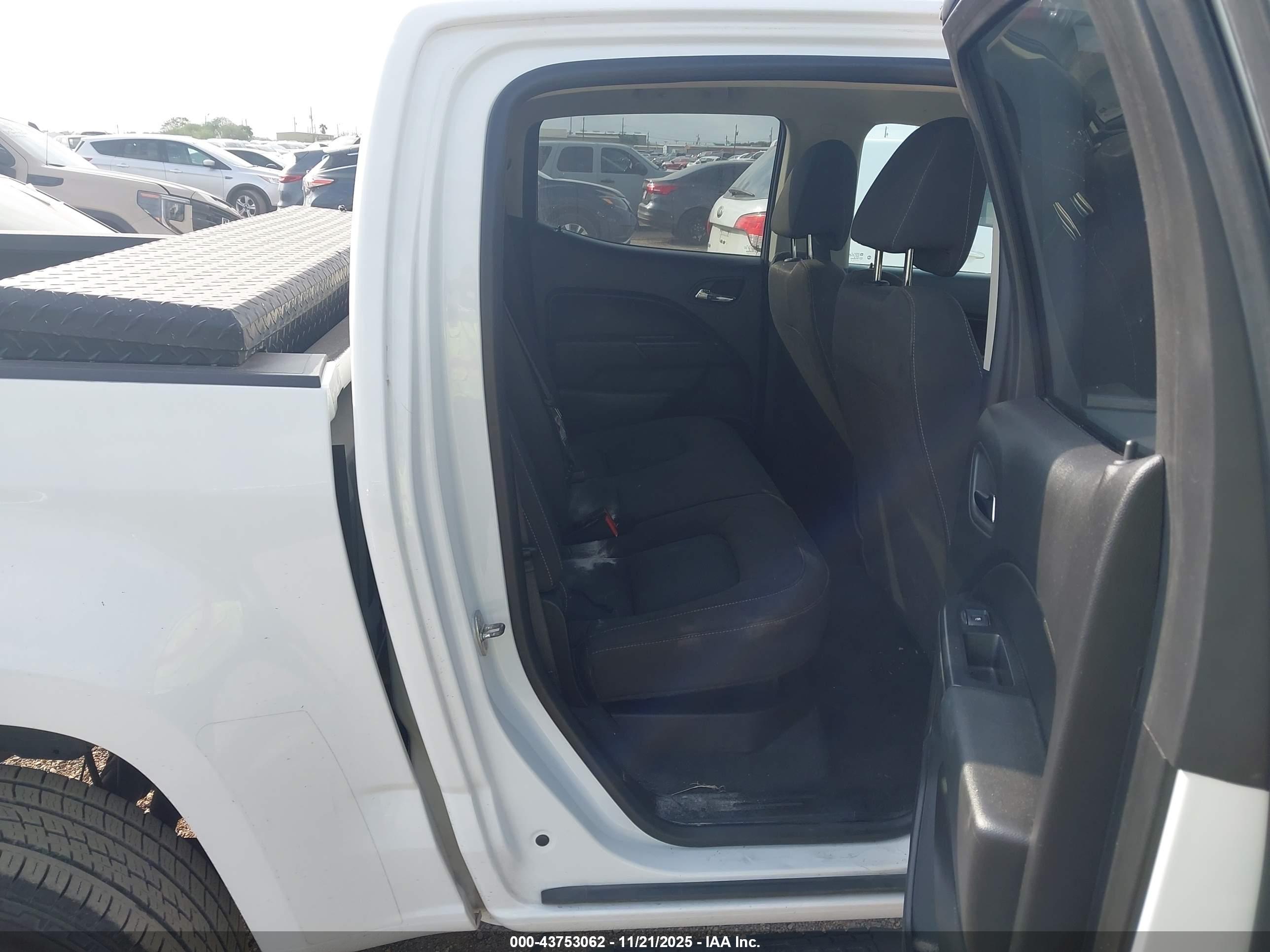 CHEVROLET COLORADO image 8